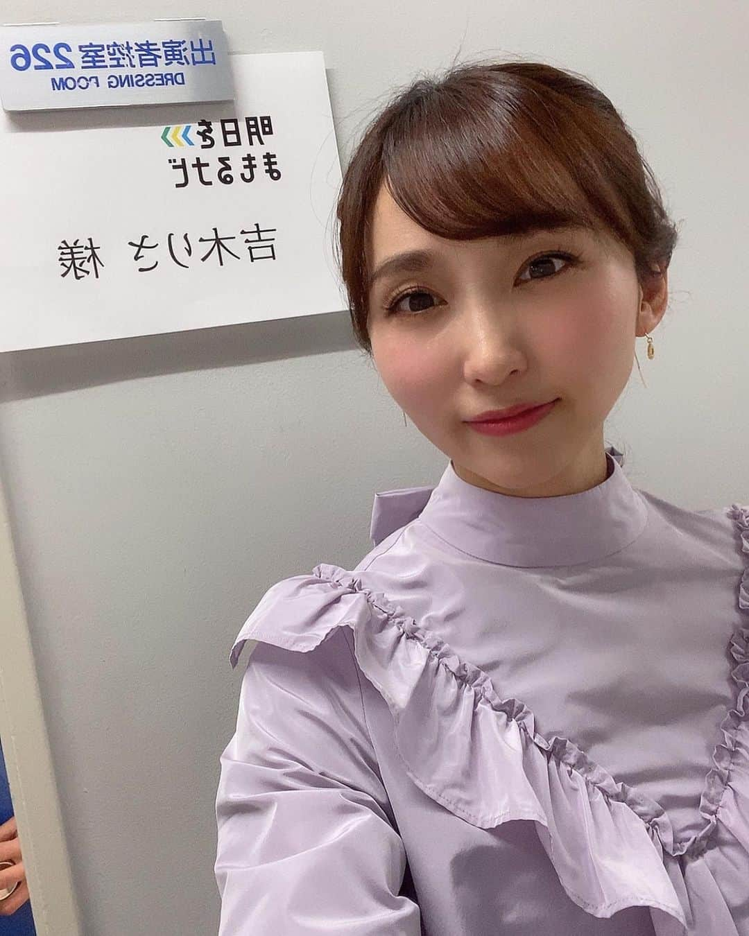 吉木りささんのインスタグラム写真 - (吉木りさInstagram)「今からNHK総合『明日をまもるナビ』に出演します✨ 東日本大震災の際の地元浦安での液状化に着いてお話させて頂きました。 改めて防災について考えさせられました！！ ぜひご覧ください🙇‍♀️  ワンピース… #ADELLY  シューズ… @dianashoespress」3月12日 16時27分 - risayoshiki0727