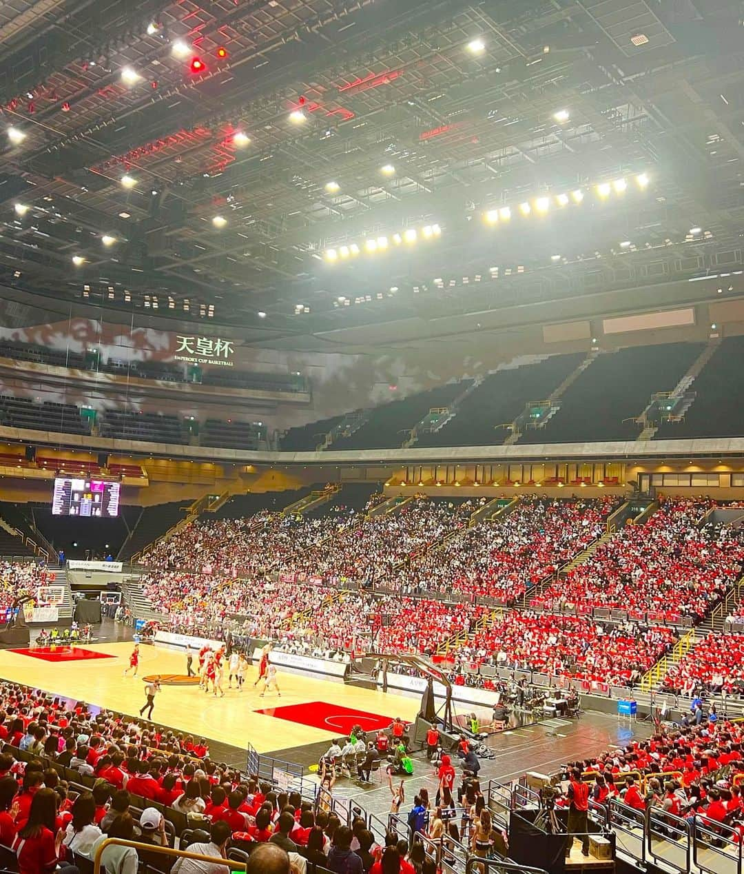 竹内里奈さんのインスタグラム写真 - (竹内里奈Instagram)「🏀天皇杯決勝 惜しくもジェッツ準優勝になりました🥲 でも最後まで粘ったプレーに勇気をもらいました🥲！ これからも応援します！！！ ここまで連れてきてくれたジェッツに感謝です✨ ・ ・ 今日取材してたら、ブースターの方々にチバテレのジェッツのお姉さんだ！と声をかけてもらえて嬉しかった☺️♡ (もうアラサーですが😂) ・ ・ 月曜日の夜ニュースと、 火曜日のこんぱすで試合の模様お伝えします🎤 ・ ・ リーグ後半戦も応援するぞ🔥 GO!JETS! ・ ・ 今日は日差しがとっても強かった😳☀️ ・ #千葉ジェッツ #千葉ジェッツふなばし #天皇杯 #天皇杯決勝 #ファイナル #バスケ #basketball #バスケ女子 #バスケ好き #チバテレ #アナウンサー #リポーター #竹内里奈」3月12日 18時43分 - rina.takeuch