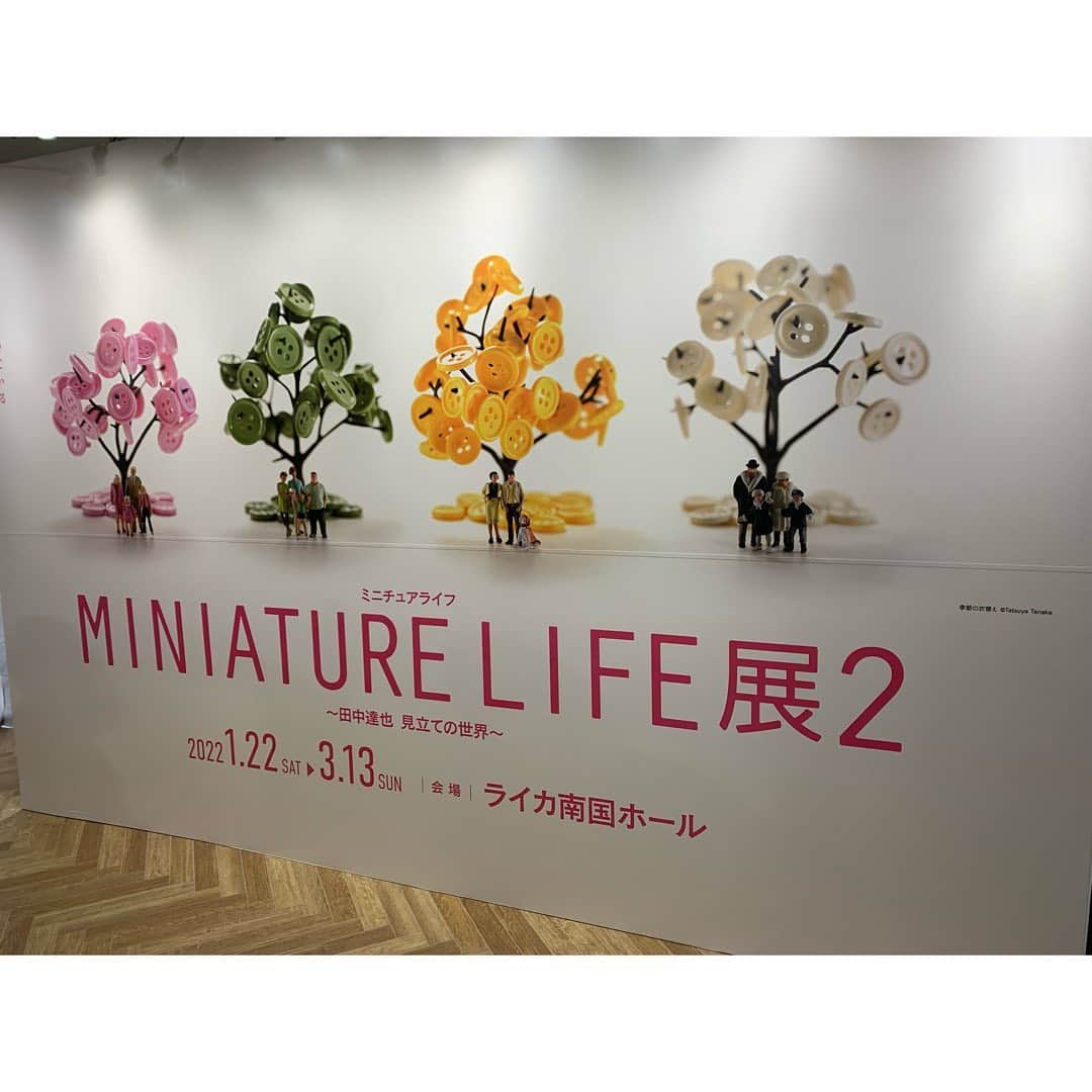 緒方桃子さんのインスタグラム写真 - (緒方桃子Instagram)「* MINITURE LIFE 展2 〜田中達也 見立ての世界〜  先日行ってきました！ 題名にクスクス笑いながら 見立ての世界を楽しんできました😊 明日3/13までです♪  #ミニチュアライフ展 #MiniatureLife展 #田中達也」3月12日 18時46分 - momokoogata0403