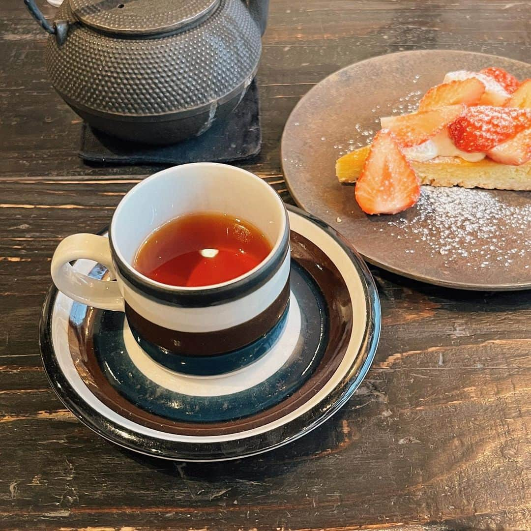 市野莉佳さんのインスタグラム写真 - (市野莉佳Instagram)「. 久しぶりに甘いものを食べた~🍓 今日は昨日よりも暖かくて 上着がいらないくらいやったね！ この調子でどんどん あったかくなんのかな~？ . #りかりこ #代々木公園 #東京カフェ #カフェ巡り #代々木公園カフェ #代々木カフェ #ファッション #メイク #春服 #セットアップ #fashion #ootd #makeup #tokyo #instagood」3月12日 19時43分 - ichirika_62