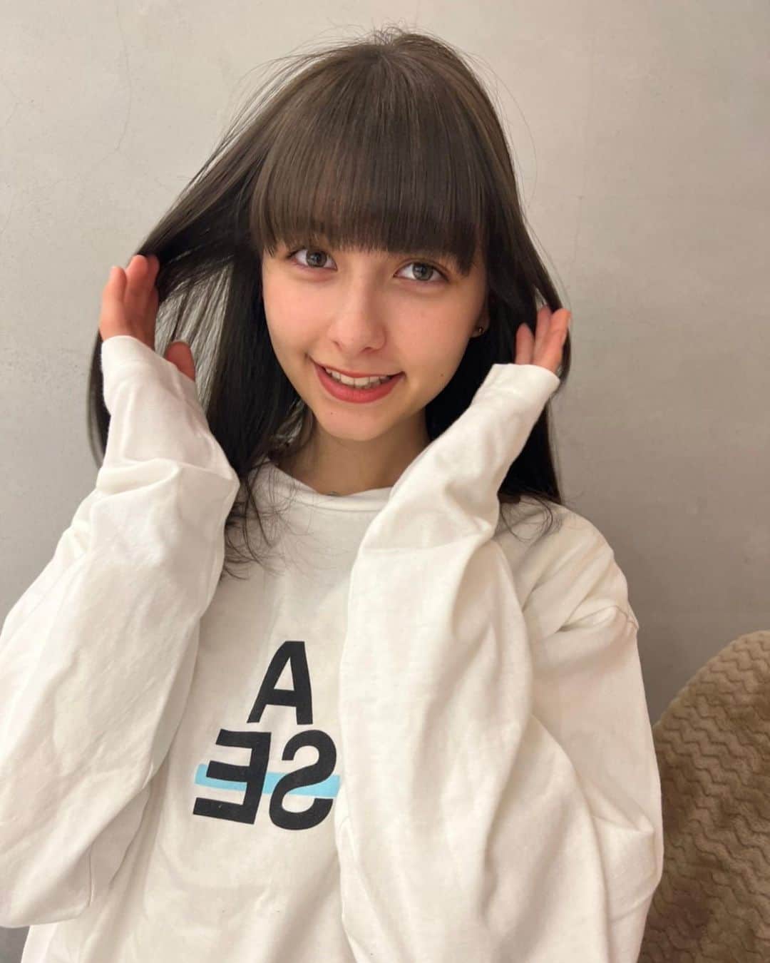 嵐莉菜さんのインスタグラム写真 - (嵐莉菜Instagram)「@isshiki_saori  いつも可愛くしてくてれて ありがとうございます🥺 自分の髪が大好きになれる場所❤︎  #メンテナンス #ノーマルカメラ  #loave #loaveaoyama」3月12日 21時41分 - lina_arashi