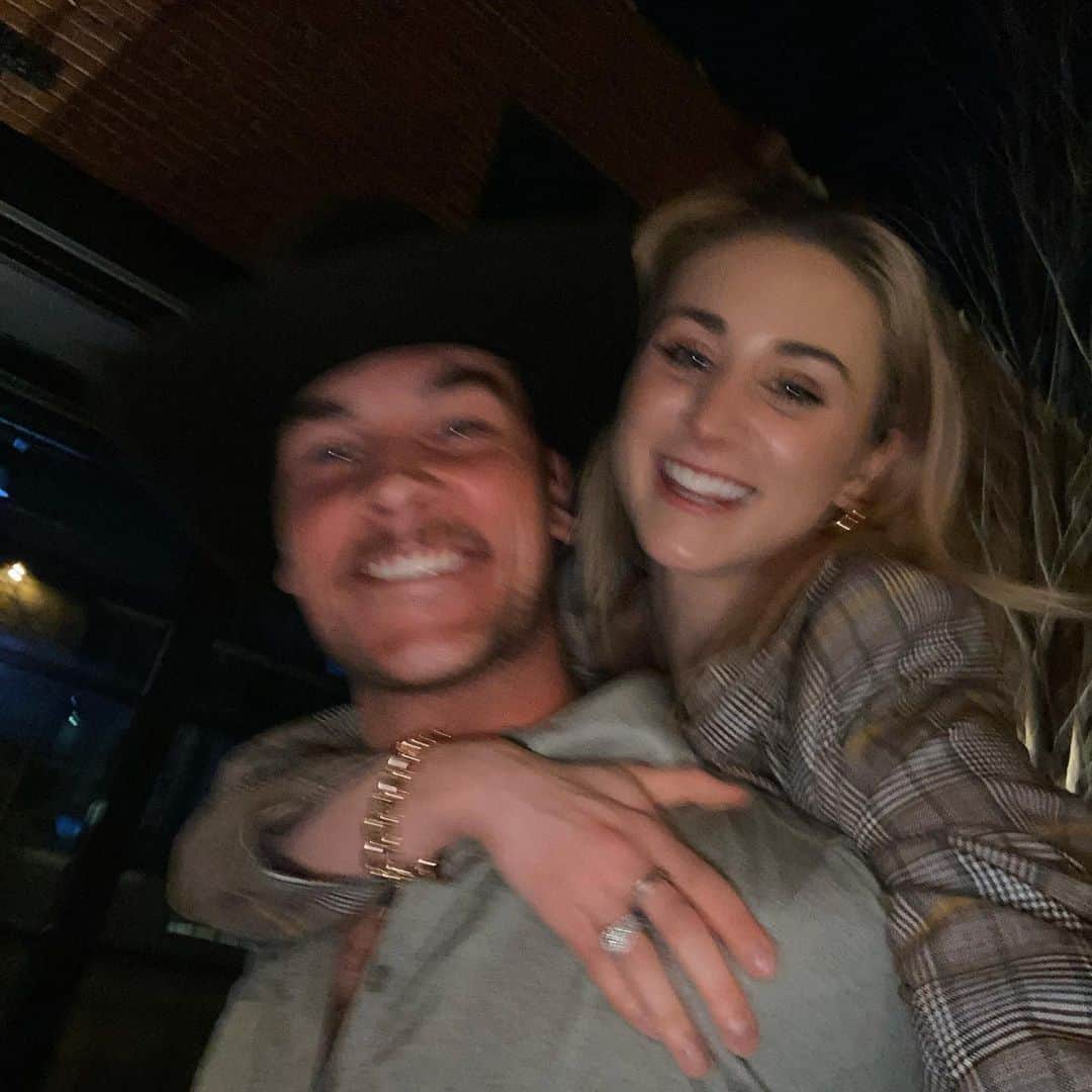 アシュリー・ケインさんのインスタグラム写真 - (アシュリー・ケインInstagram)「night out 💫🦋🤍」3月13日 11時58分 - icegirlash