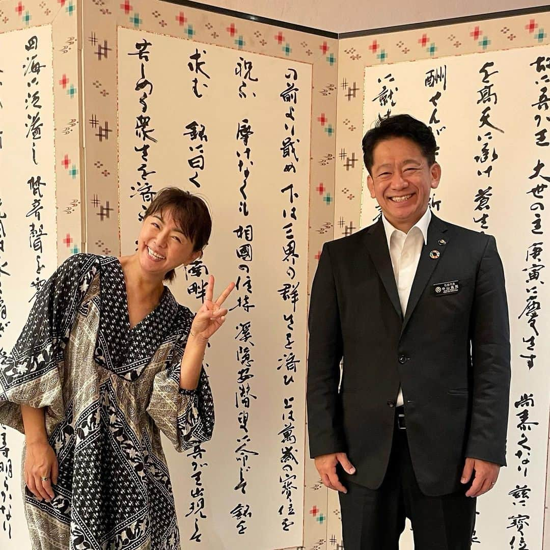 田中律子さんのインスタグラム写真 - (田中律子Instagram)「〜石垣滞在記〜  石垣の中山市長✨4期目おめでとうございます㊗️イベント終わりで表敬訪問🙏2013年に石垣さんご大使に任命してくれた中山市長、いつもありがとうございます✨石垣さんご大使として今年も頑張りまーす🙌  そして、石垣ぺんぎん🐧ファミリーとご飯🍕🐟息子くんがカナダ留学から帰国してタイミングよく会えた💛小さいときから知ってるから、立派に成長して律子おばちゃんはうれすぃー👏タオが釣ってきたお魚をレストランに持ち込み、アクアパッツァにしていただきましたー❤️うんまかったぁーー🤤  ぺんぎんファミリーとはもう何年じゃろか、石垣に行くたびに遊んでもらって、お互い子供も成長して✨これからも人生楽しみだ🌈楽しい予感しかない🤩まだまだいっぱい遊ぼうねーーー🙌  #okinawa  #okinawalife  #beachlife  #npo法人アクアプラネット  #石垣さんご大使 #ぺんぎんファミリー #タオおめでとう  #未来の料理人」3月13日 14時43分 - ri2kotanaka