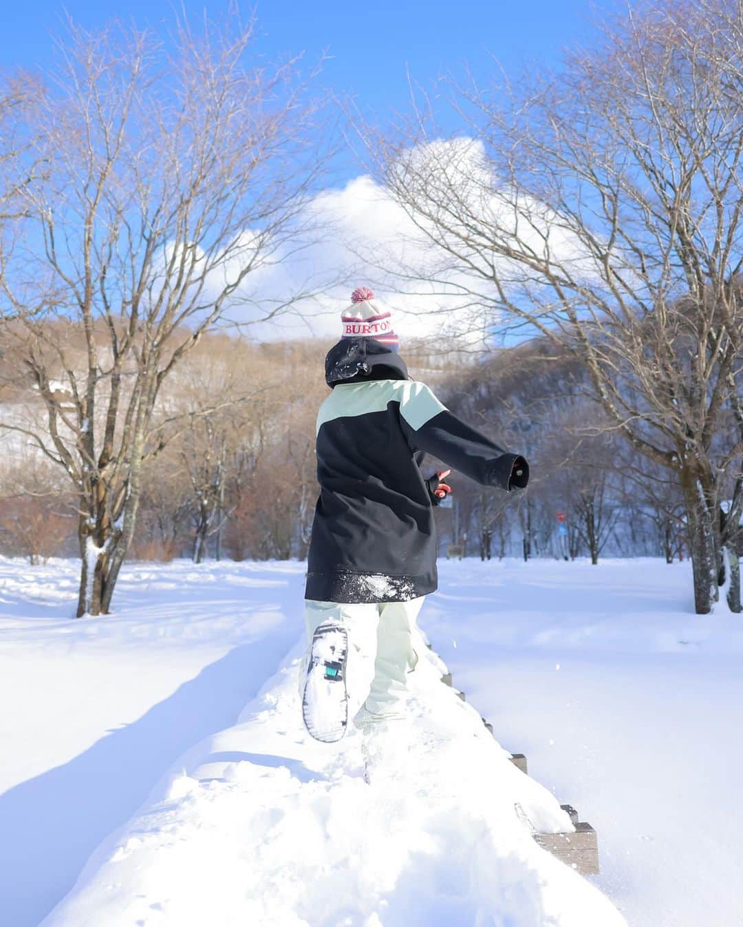 波多野結衣さんのインスタグラム写真 - (波多野結衣Instagram)「今シーズンはこれで滑り納めかな🏂✨  今年も色んなとこに滑りにいけて楽しかったです☃❄  今年こそは今年こそはと未だに痛板作れていないので、来シーズンまでに作れたらいいな🥺🌈 . . #スノーボード #雪  #snowboarding #snow  #今シーズンも楽しかった  #ありがとうございました  #波多野結衣 #波多野结衣」3月13日 15時38分 - hatachan524