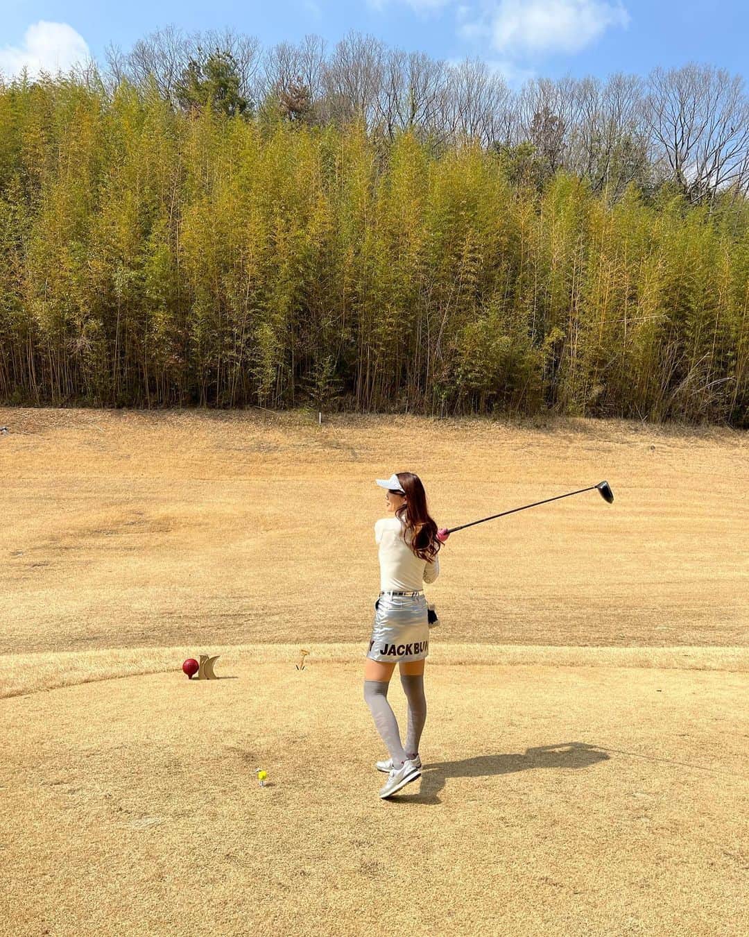 井上麻衣さんのインスタグラム写真 - (井上麻衣Instagram)「Golf day ⛳️ 家族と友達で行ってきたよ💕  -------------------------------  親友がコースデビューしました🙌 めっちゃ嬉しい〜☺️ これからシーズンなので楽しみです♪♪  それにしても暑い日でした😂！  . . . . #golf#golfwear#golfgirl  #ゴルフ#ゴルフ女子#ゴルフ好きな人と繋がりたい  #ハマり中#趣味#北六甲#北六甲カントリー倶楽部 #家族の日#休日#ゴルフウェア#ゴルフスイング」3月13日 15時56分 - mai_inoue