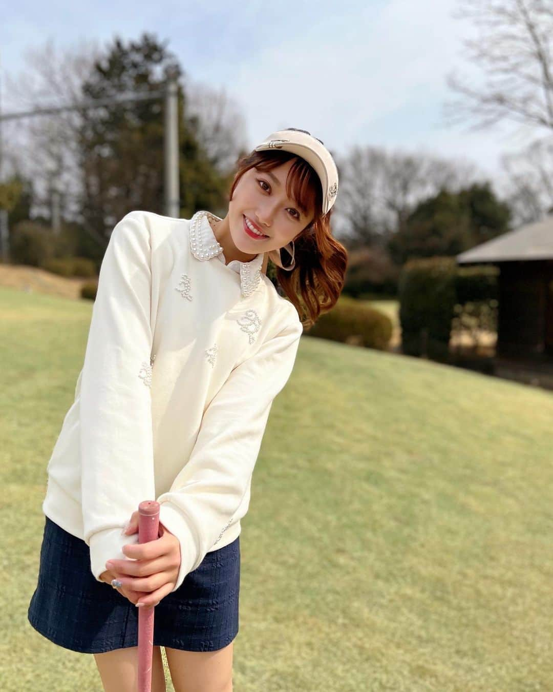 片原恵麻さんのインスタグラム写真 - (片原恵麻Instagram)「ゴルフ日和であったかかった〜☀️🏌️‍♀️  ゴルフ始めて1年半かな？ やっとゴルフ部の親友にスコア近づいてきました(　-∀-)  #ゴルフ#ゴルフウェア#ゴルフ女子#ゴルフコーデ#ゴルフラウンド#ゴルフ場#釣りガール#ゴルフ女子コーデ#ゴルフシューズ#フェアライアー#アウトドア#アウトドアファッション#アウトドア女子#アウトドアライフ #fairliar #golf#golfstagram#golfgirl」3月13日 18時30分 - emma_katahara