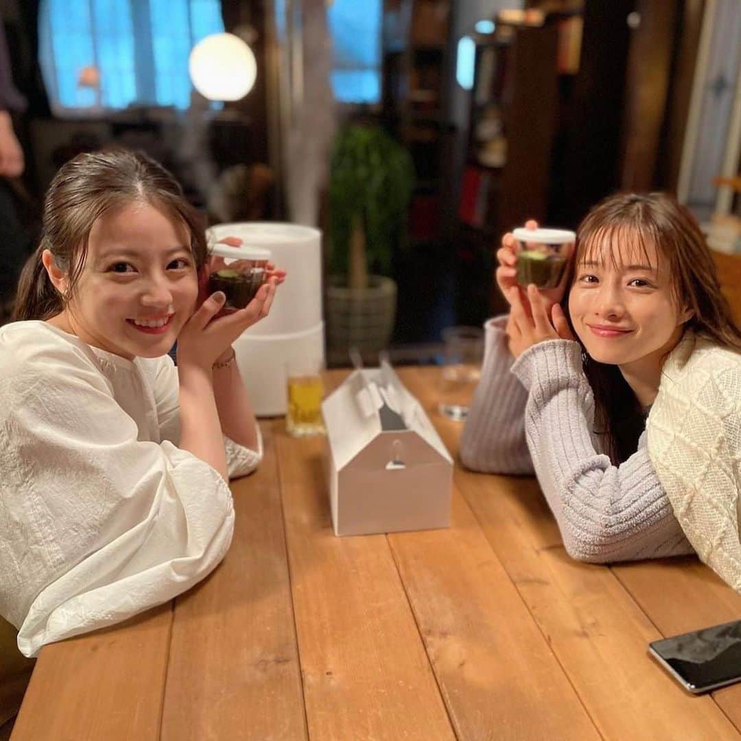 星來さんのインスタグラム写真 - (星來Instagram)「石原さとみ＆今田美桜。 可愛すぎる姉妹2ショット。 #石原さとみ #今田美桜 #女優 #可愛い #姉妹 #いいね返し #インスタ映え #instagood #instalike #f4f #l4l #likeforlikes #likeforfollow #いいねした人全員フォローする #お洒落さんと繋がりたい #美男美女と繋がりたい」3月13日 20時21分 - sxensen