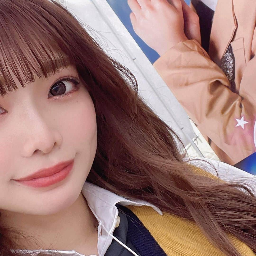 米倉みゆさんのインスタグラム写真 - (米倉みゆInstagram)「物心ついた時からずーーーーーーーーっととりたかった鼻の下のホクロをついに取りました😭😭‼️ · · 池袋サンシャイン美容外科池袋院 @ikesunshine331244 @ikesunlift に行ったよ～！朝9:30にいったらもう患者さんで椅子いっぱい！ 平日の朝から混んでて大盛況だったすごい🤭✨ · 3枚目の写真、いつも加工で消してるホクロそのまま載せます！笑 左顔面ホクロだらけで 全部撮りたかったけど撮影も控えてたから鼻の下だけとった🥵 · またダウンタイム長くとれそうな時に涙ボクロ以外全部取りたいな😂 · また一週間後に経過観察いくー！ くり抜いたからいまは、穴空いてる状態🥵🥵笑 なくなるの楽しみだなーーー！ · · · · · · · · · #ほくろ除去 #ほくろ取り #いぼ除去 #いぼ #美容クリニック #毛穴 #美容医療 #美容皮膚科 #美肌ケア #東京美容外科 #池袋サンシャイン美容外科 #シミ取り #くすみ改善 #傷跡 #ニキビ跡 #傷跡治療 #自撮り #鏡越し #ファッション #エクステ  #ootd #meltthelady #fashion #monotone #black  #dior #beauty #love #japanese #japan」3月13日 21時11分 - yone__miyu630