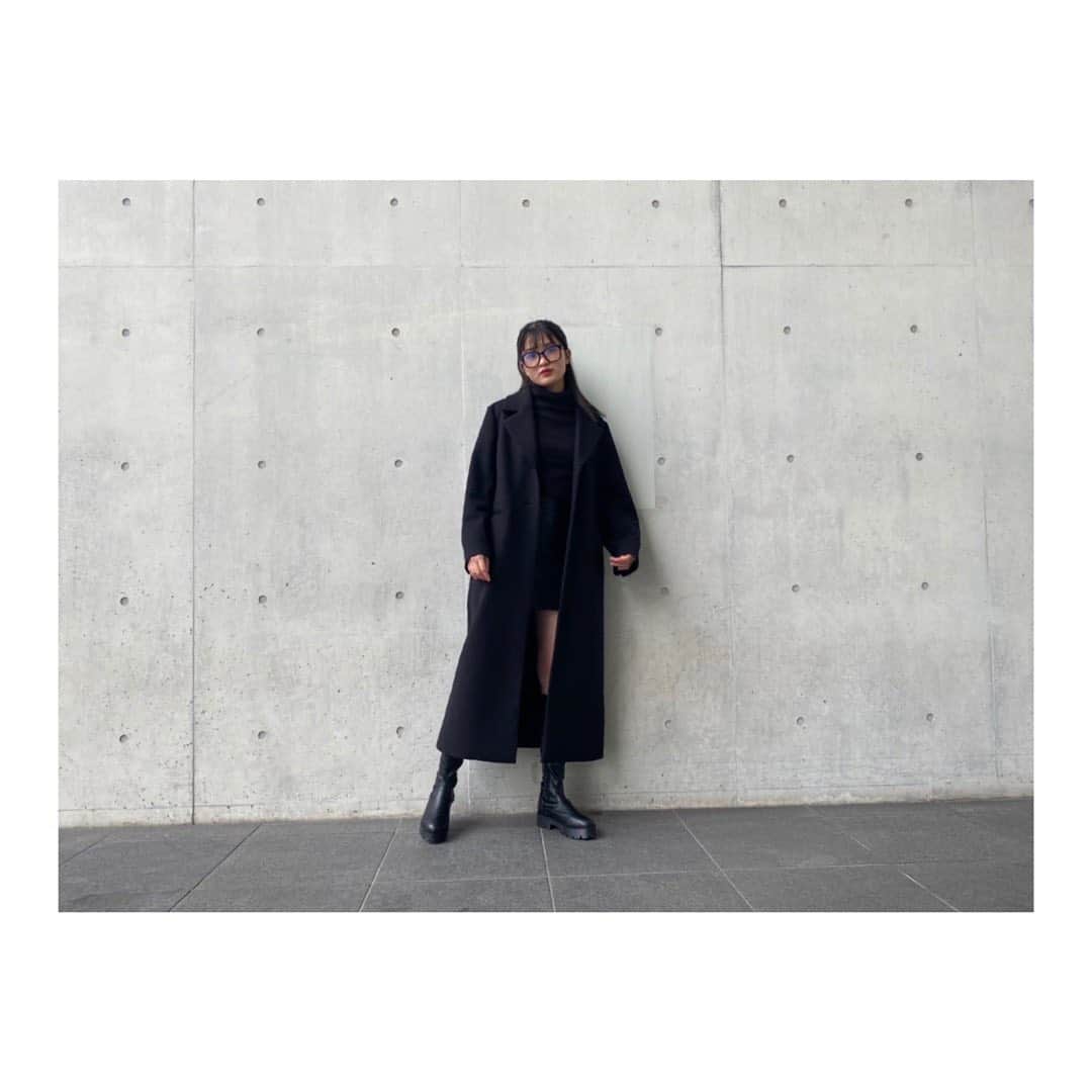 湊胡遥さんのインスタグラム写真 - (湊胡遥Instagram)「・ オールブラックな日🖤 SLY×Emmaさんのコートが 超ロング丈ですごくお気に入りっ ブランドはタグ付けしてます🏷  最近暖かくなってきたね~ 今年も春色のお洋服が楽しみ🌷 #nicola」3月14日 9時13分 - koharu_minato61official