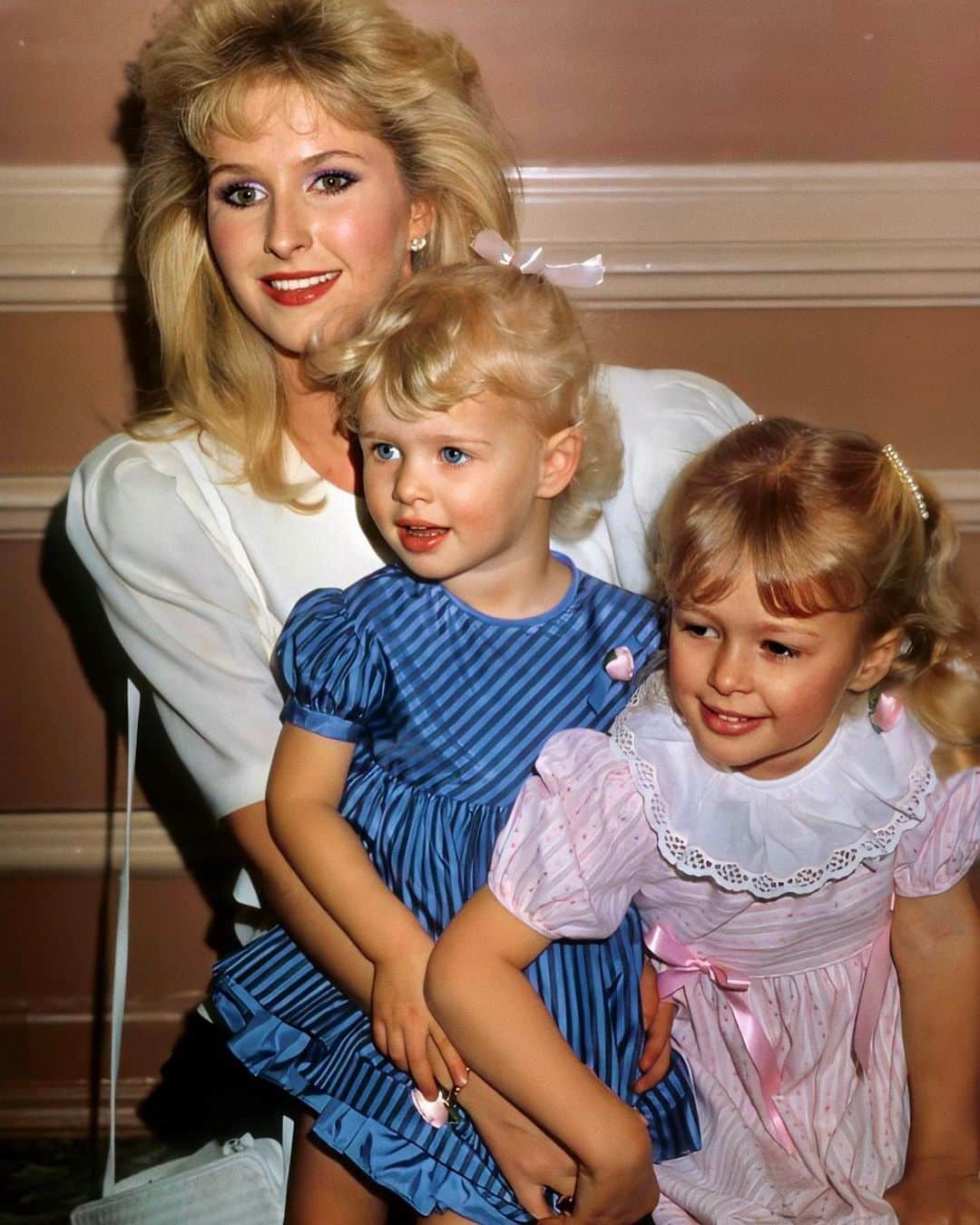 パリス・ヒルトンさんのインスタグラム写真 - (パリス・ヒルトンInstagram)「Happy Birthday to the iconic @KathyHilton 💕😍 Thank you for always being the life of the party and bringing such a bright light to every room you walk in. ✨ Thank you for being by my side through every step of my wedding journey last year. I’m so thankful to have you in my life and grateful for all the beautiful memories we’ve created and shared over the years. There’s only one you 👸🏼❤️… Love you so much! 🥰 #Sliving 💫🐐✨」3月14日 9時51分 - parishilton