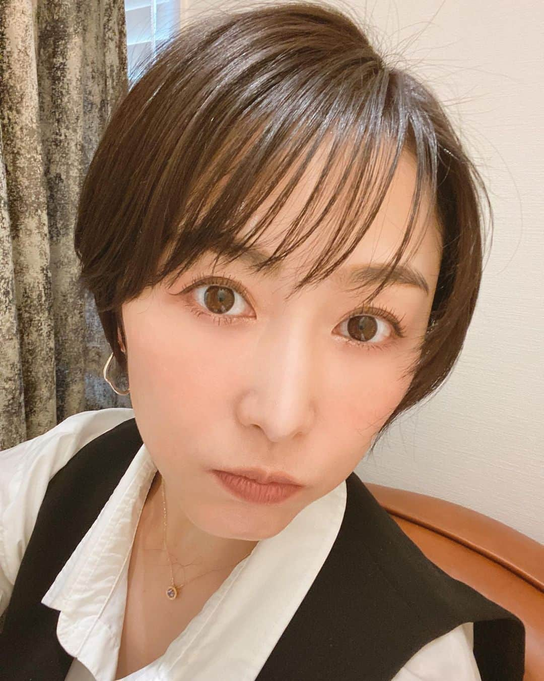 杏さゆりさんのインスタグラム写真 - (杏さゆりInstagram)「今日は#ホワイトデー ☺️✨ . 皆様はいかがお過ごしですか？ 私は自分へご褒美メンテナンスday😂 . シャツにベストが着れるあったかい天気で嬉しいね☺️ 素敵なホワイトデーを✨ . #杏さゆり　#SayuriAnzu」3月14日 18時06分 - anzu_sayuri_official