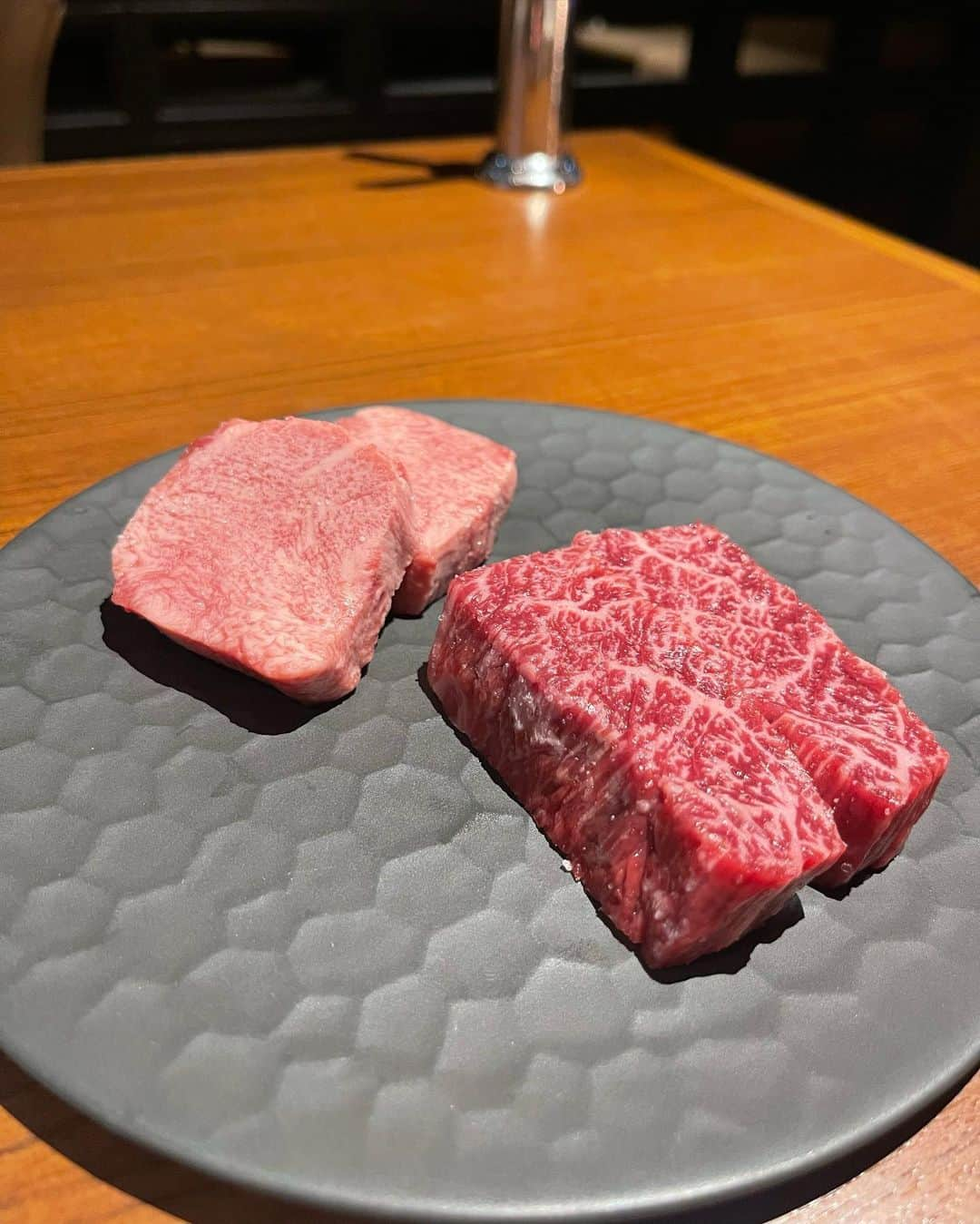 真優川咲さんのインスタグラム写真 - (真優川咲Instagram)「#🥩#🐂#🎂#🥂 ✨  #うしごろ【@ushigoro_yakiniku 】にて💓 ゆりなのリアルBDお祝いしました🥂🥰  どれも美味しくて、幸せ過ぎて..🍽✨✨ 特に#厚切りタン が忘れられないくらい 衝撃的な美味しさでした🥺👅💕  さすが#ushigoro 様👏☺️ #表参道 って立地も良くて💯✨ 大好きな#焼肉 屋さんで 大好きなお友達と過ごす特別な日☺️✨  沢山語って 沢山食べて 最高の1日になりました💓  ゆりな改めておめでと~😘🎂💕 #Love #thanks #happy #birthday #friends 💋」3月14日 22時54分 - saki_411