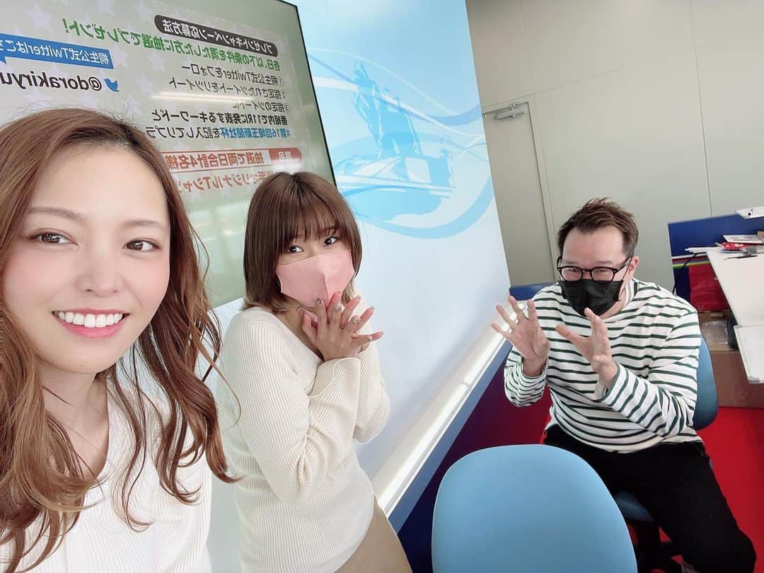 吉野七宝実さんのインスタグラム写真 - (吉野七宝実Instagram)「今日はボートレース桐生での生配信、ドラキリュウナイトにななせ結衣ちゃんが来てくれました🙌  流石ボート大好きなだけあって当てるのよお〜！！ めちゃくちゃ勉強家だし、見習わなきゃいけない事ばっかりだ！！  そんな私は本日ボウズやってしまった🤣  まあ、ボウズでも惜しかったし、だいたいあってたから明日明日！！  とにかく賑やかで楽しい配信でした！  明日は柳瀬さきちゃんが来てくれます！  3月15日17:00〜ボートレース桐生より生放送でお送りします！ YouTube 「ドラキリュウナイト」 見てね〜！」3月15日 1時03分 - shihomi0305