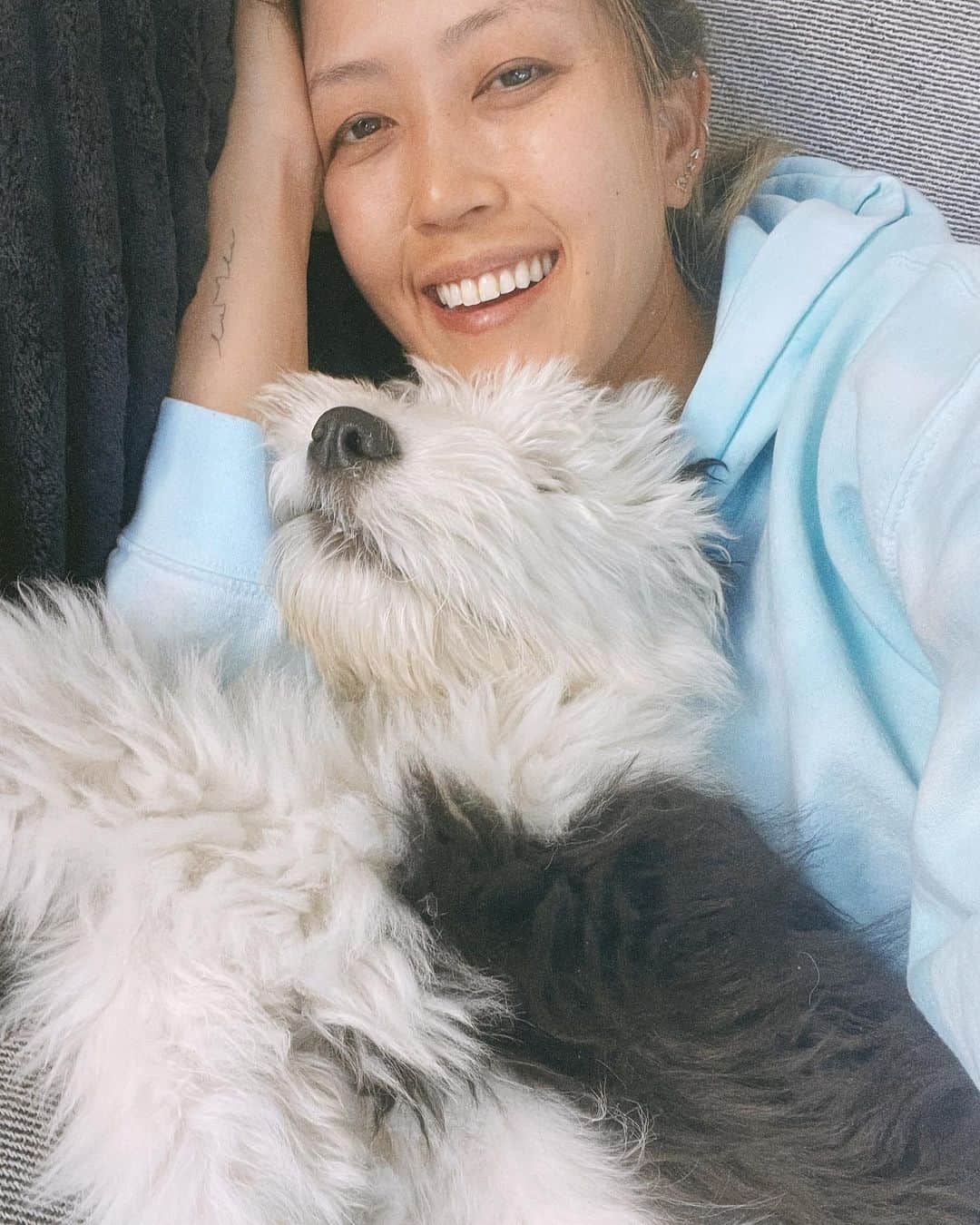 ミシェル・ウィーさんのインスタグラム写真 - (ミシェル・ウィーInstagram)「she cute 🌸   #puppy #dogsofinstagram #oes #daisy」3月15日 2時53分 - michellewiewest