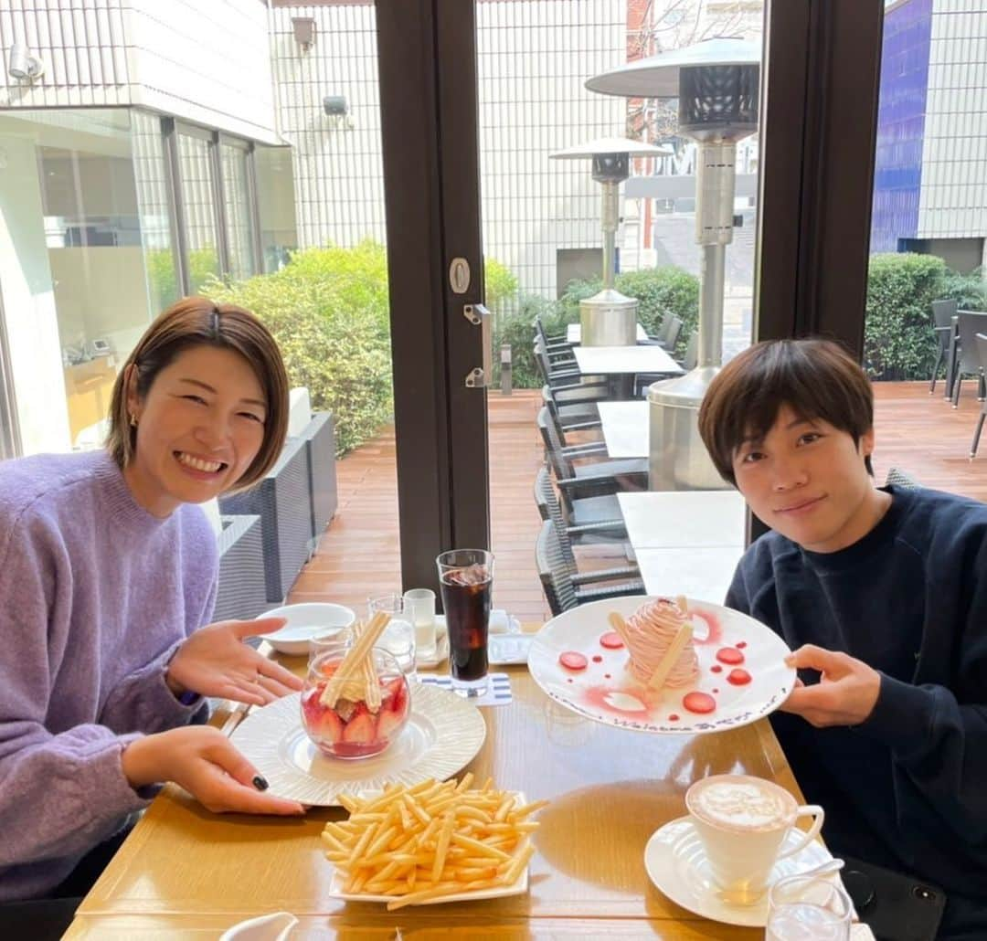 狩野舞子さんのインスタグラム写真 - (狩野舞子Instagram)「・ ここぞとばかりに甘い物をたくさん食べて幸せ過ぎた日🥺🍓 やっぱり @yokumoku_jp さんは最強でした🍰🍦🍮🧁🍪 ・ ラテアートも可愛いかった〜😍 ・ #青山 #yokumoku #ヨックモック #ブルーブリックラウンジ #浜﨑朱加 さん」3月15日 14時23分 - kanochan715