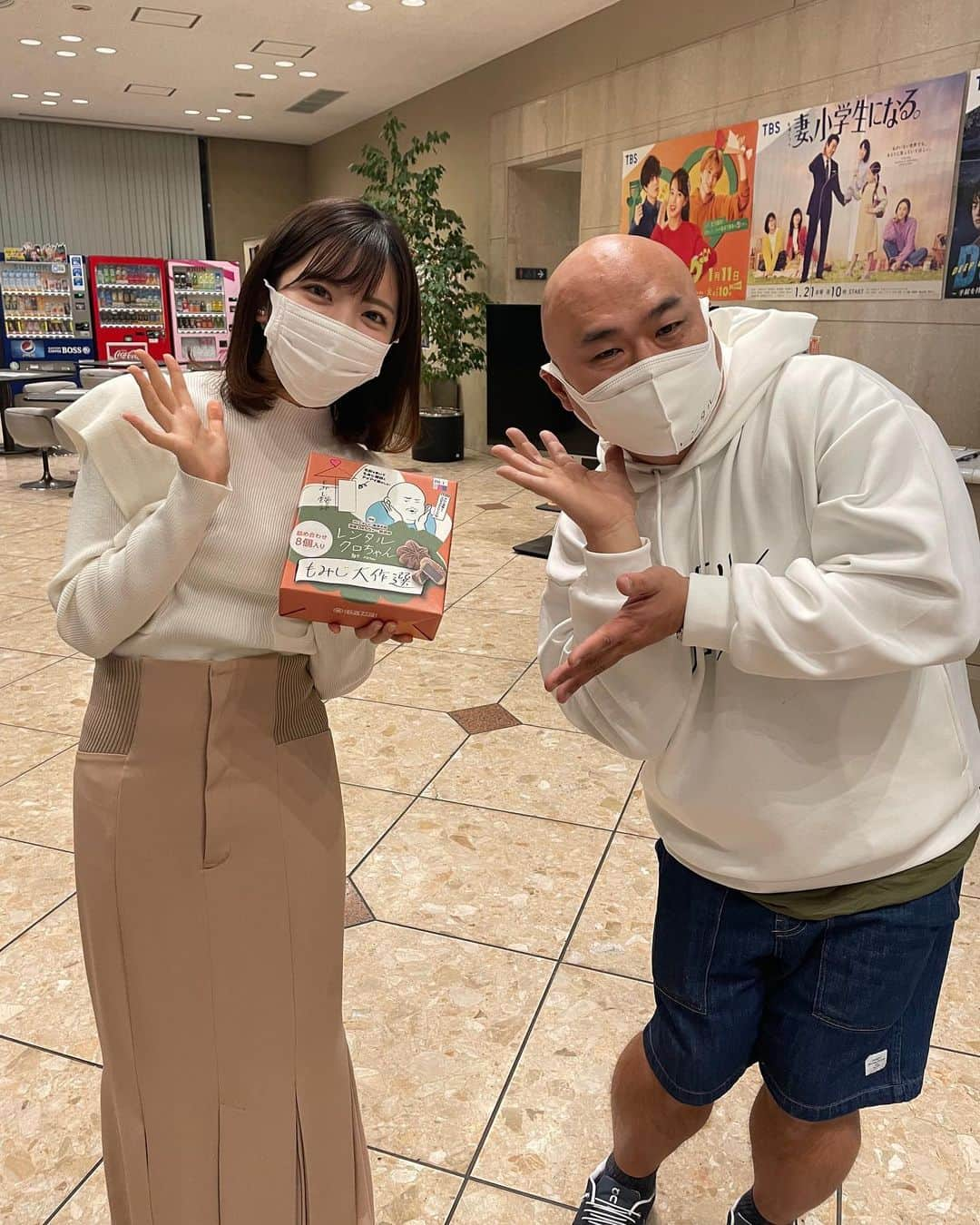 檜垣すみれさんのインスタグラム写真 - (檜垣すみれInstagram)「・ 先週のよるマチ！は、クロちゃんがサプライズ出演！#レンタルクロちゃん の収録で愛媛に来られていたクロちゃんがサプライズ出演してくださいました🍊  愛媛では土曜日深夜に、そしてTVerでも見られるそうです！また放送日が近くなったらお知らせします〜🥳  #あいテレビ#よるマチ#rcc#中国放送#レンタルクロちゃん#セントフォース#mercuryduo#cocodeal」3月15日 18時28分 - sumire_higaki