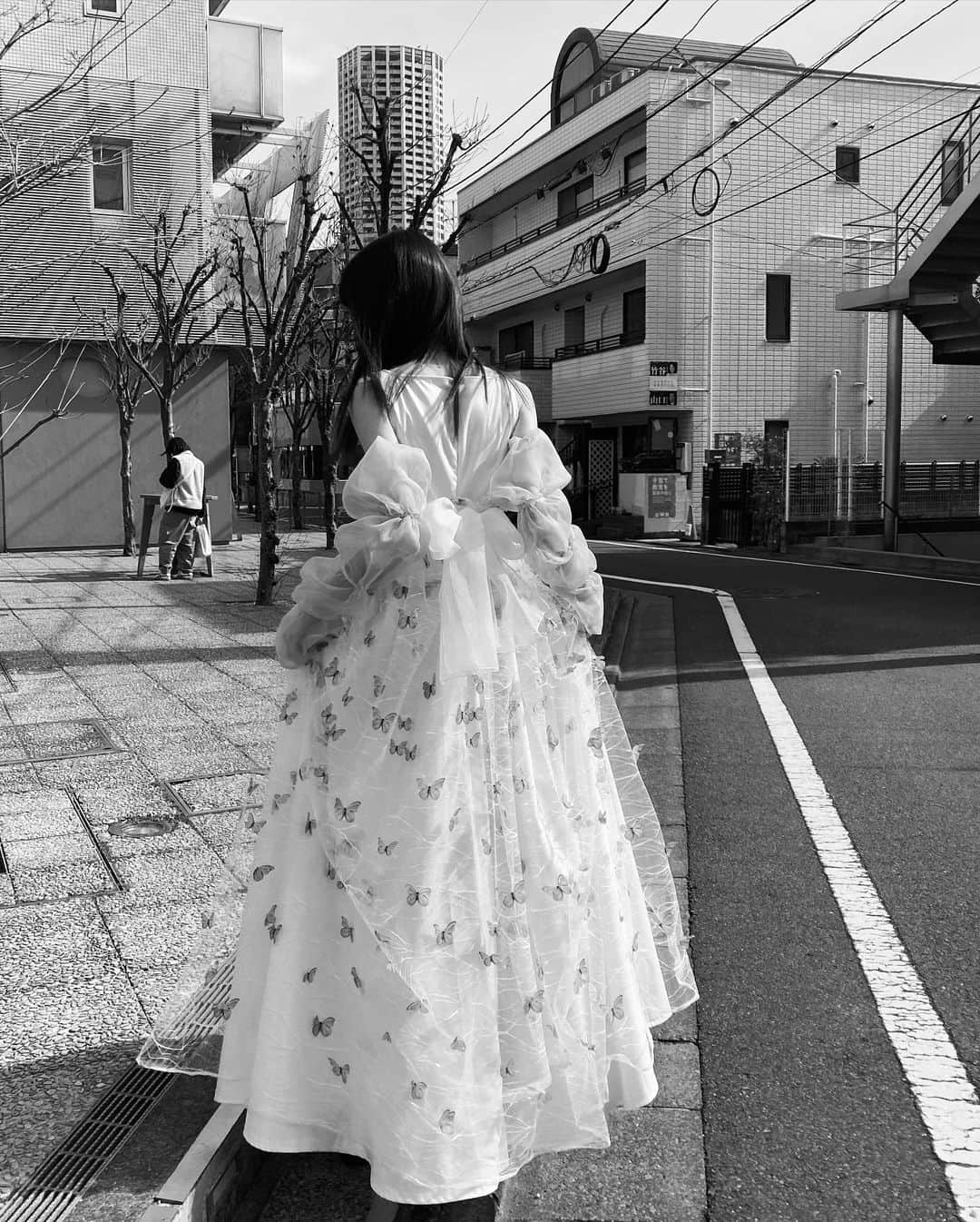 夏目璃乃さんのインスタグラム写真 - (夏目璃乃Instagram)「.:*ʚïɞ*:. ・ ・ 後ろ姿も可愛いのよねん♔.ﾟ ・ ・ #夏目璃乃 #rinonatsume  #181cm #服飾  #ワンピース #ドレス」3月15日 19時31分 - natsume_rino