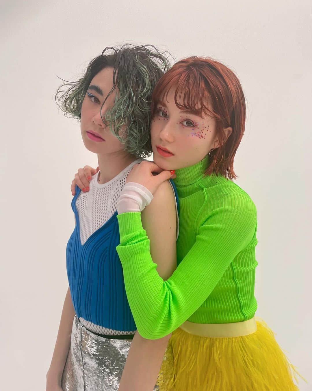 藤本林花美愛さんのインスタグラム写真 - (藤本林花美愛Instagram)「🟢🟠👭🏼   オフショット😽  @kakimotoarms_official」3月15日 20時02分 - lily_1001_official