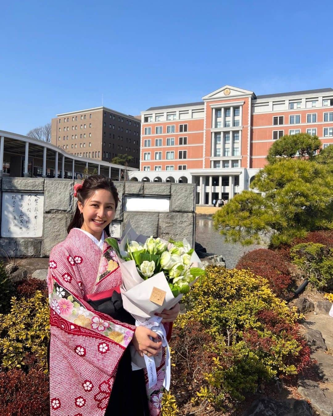 季葉さんのインスタグラム写真 - (季葉Instagram)「. 4年間通った大学を卒業しました👩🏼‍🎓  2年生の時にイギリスへ留学に行き、帰ってきてからはずっとリモートでの授業となってしまいましたが、たくさん学び、たくさん勉強をした4年間になったと思います😌 学生が終わってしまい、とっても悲しい気持ちでいっぱいですが、これからは社会人としてもっと成長できるよう頑張ります😮‍💨✨」3月15日 20時54分 - kiwaofficial