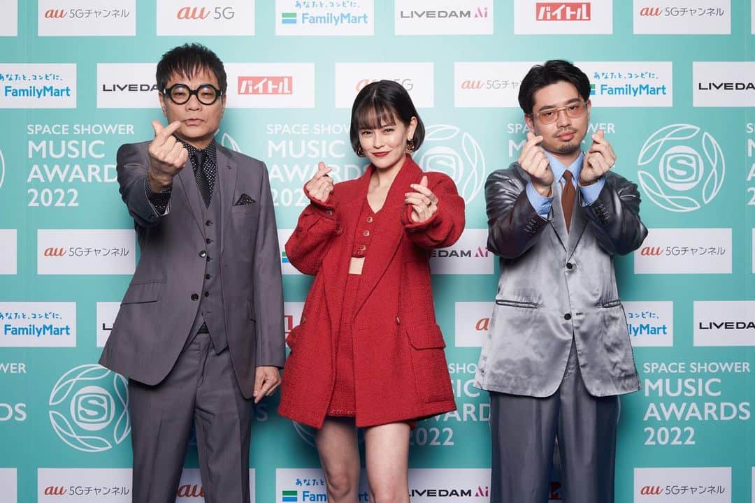 ハマ・オカモトさんのインスタグラム写真 - (ハマ・オカモトInstagram)「----------------------------------------------------SPACE SHOWER MUSIC AWARDS 2022  今年もせいこうさん、emma(@okss2121 )さんとMCを務めさせていただきました。  受賞した皆様、おめでとうございました！ スペシャスタッフチームもお疲れ様でした！」3月15日 22時46分 - hama_okamoto