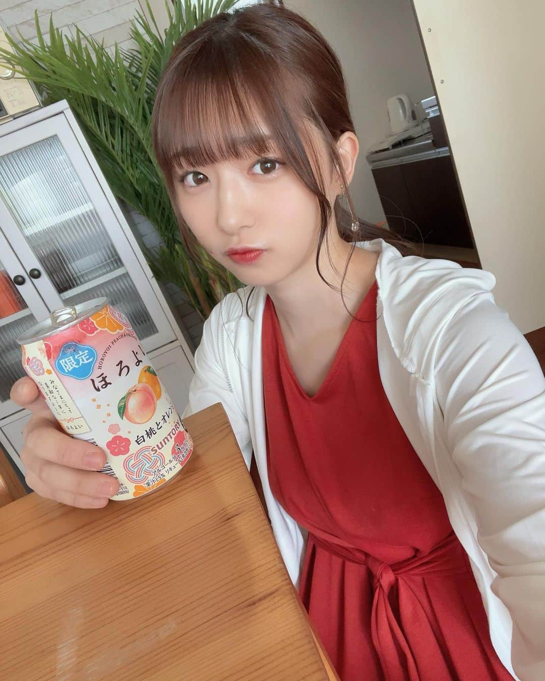 我妻ゆりかさんのインスタグラム写真 - (我妻ゆりかInstagram)「今日は沖縄1ヶ月生活15日目♡ あっという間だよ〜泣 でもまだまだ楽しむｿﾞ!!!!🔥  今日は2倍広い部屋にお引越しした!!  荷解きが…😩  でも最高のお部屋すぎて…🥳🤤♡  明日は楽しみな予定が待っているんだ！☺️  #沖縄 #一人旅 #移住生活 #沖縄移住生活  #南国 #ほろ酔い」3月15日 23時26分 - wagatsuma_yurika