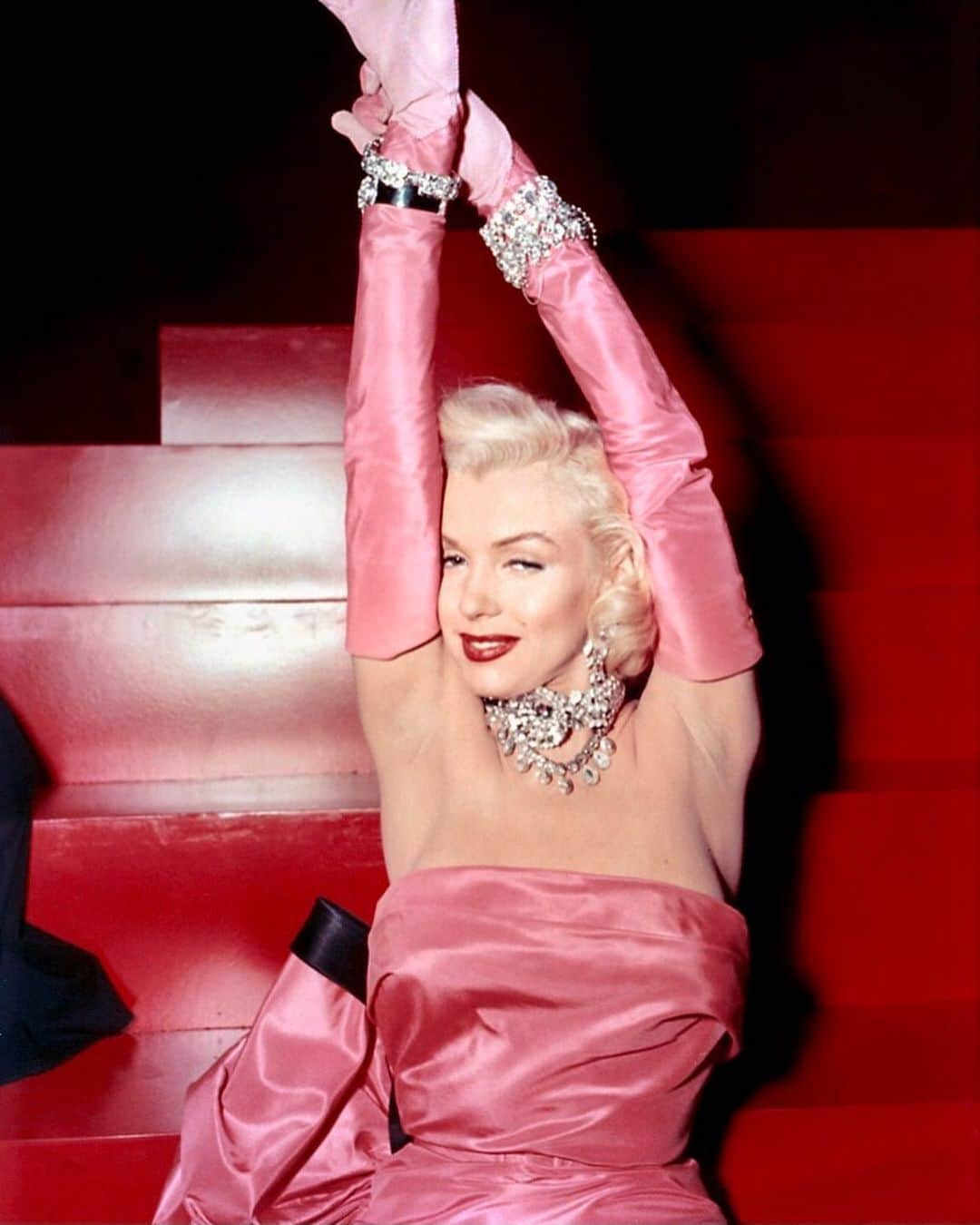 マリリン・モンローさんのインスタグラム写真 - (マリリン・モンローInstagram)「The iconic dress from Gentlemen Prefer Blondes 💗」3月16日 7時44分 - welovemarilyn