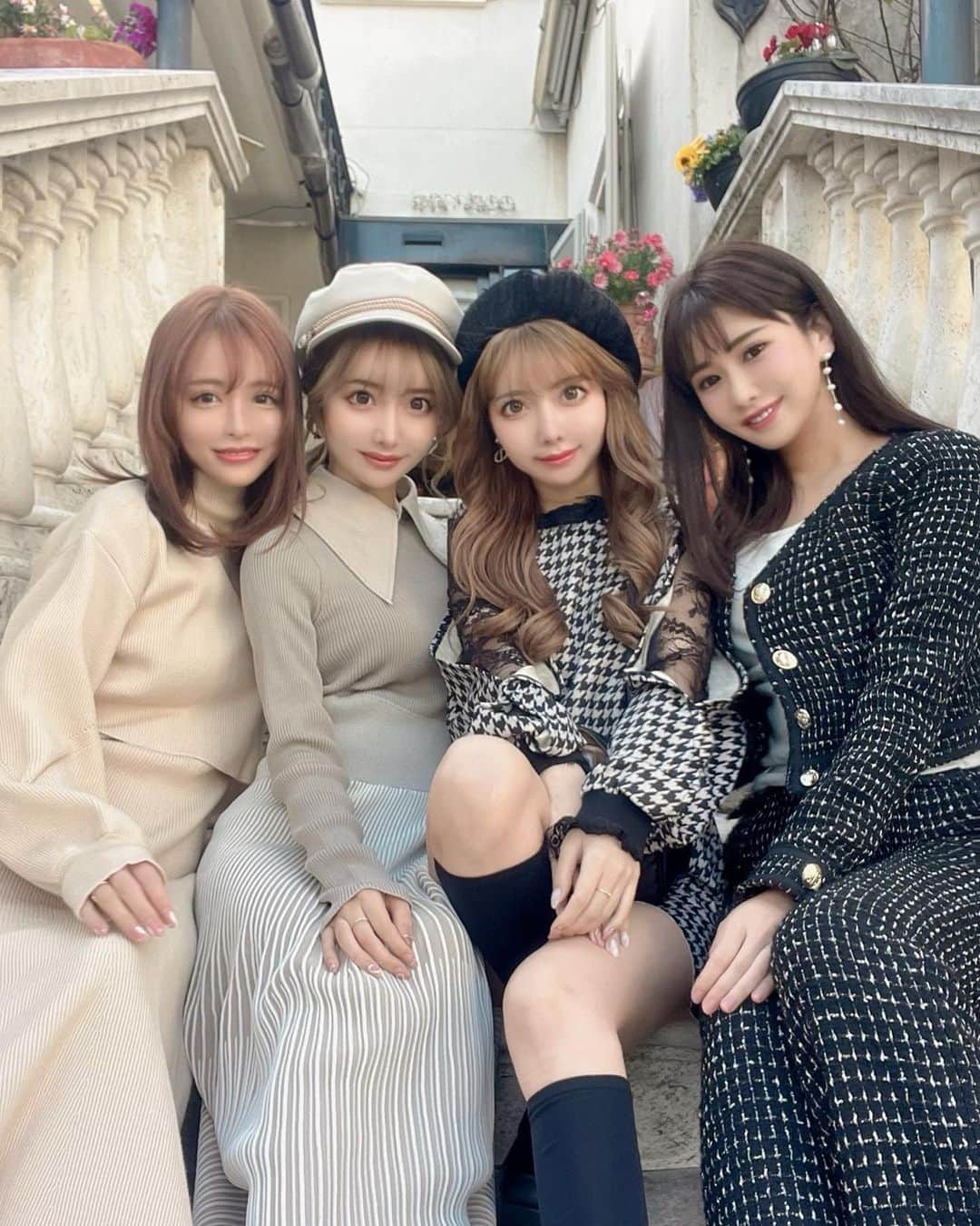 青木りえさんのインスタグラム写真 - (青木りえInstagram)「ᴸᵘᴺᑦᴴ𖥣𖥣 . みんなで、集まりました₍ᐢ.ˬ.ᐡ₎ .ᐟ @yoshikawachie16  @yoshikawachika1116  @riri.ribon  . ランチも美味しかった❤︎ 双子ちゃんとも久しぶりに会えたし、りりもプレゼント喜んでくれてよかったです🎁 ⋈*｡ﾟ 楽しかった·͜·✌︎´- . #lunch#ランチ#表参道#表参道ランチ #カフェ#lunchtime #バンブー#Bamboo」3月16日 8時27分 - aokirie0418