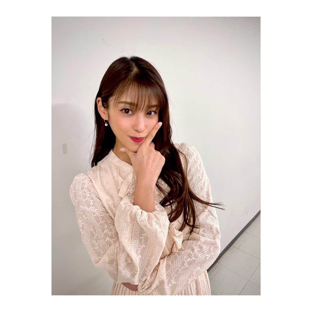 岡副麻希さんのインスタグラム写真 - (岡副麻希Instagram)「. 今夜【#ワールド極限ミステリー ２時間SP】 （#TBS  系列 21時〜） ⁡ 魔法のような摩訶不思議な世界へ招待されてきました🔮😆 こんなことがあるの！？の連続でしたよ😼💥 みなさんの周りでもありますか？😳 ⁡ ⁡ ▼大量のマットレスが公園に転がっている理由とは？ ▼世界で発生！青く光る不可思議現象の謎 ▼台湾で大ブームになった日本の超大物有名人！ ▼韓国の高層ビルで大パニック！！ ▼恋人たちを襲った恐怖のポルターガイスト現象！？ ▼ヨーロッパ最強の伝説の魔女と呪われた森 ⁡ 衣装 #celford  #starjewelry @celford_official  のワンピース、 品があってシルエットもすてき🥺♡」3月16日 14時00分 - maki_okazoe_official