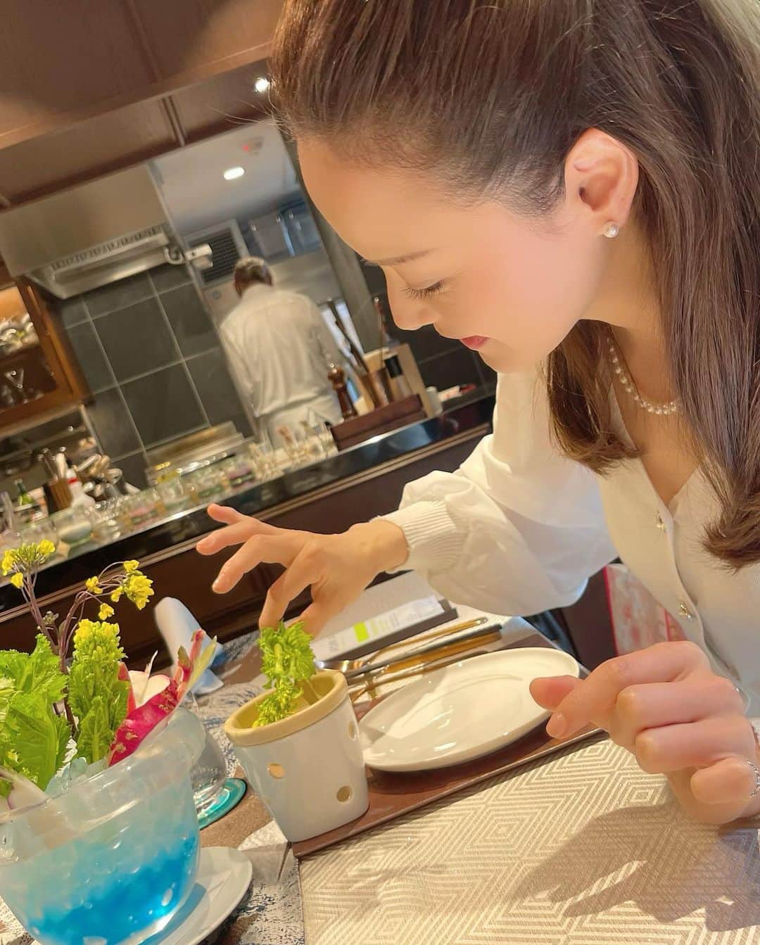 小田茜さんのインスタグラム写真 - (小田茜Instagram)「@trattoria_niwa にて 第一回茜チャンネルの撮影です。  4月中旬スタート予定です。 また告知します☺️  企画…色々考えております。 皆様のご意見もお待ちしております。  こちらの レストランは、野菜が美味しいレストラン。 バーニャカウダとってもおすすめです。 　 ランチでは、ふきのパスタを頂きながらインスタライブもしました。 ご視聴ありがとうございました！ 楽しかったです。 皆様、優しくて🥺 これからも応援宜しくお願い致します。 　　 　　　　　　　　　akane  #小田茜 #女優小田茜 #インスタライブ #youtube #トラットリアニワ #茜チャンネル #わたなべあきらシェフ」3月16日 14時53分 - oda_akane1106