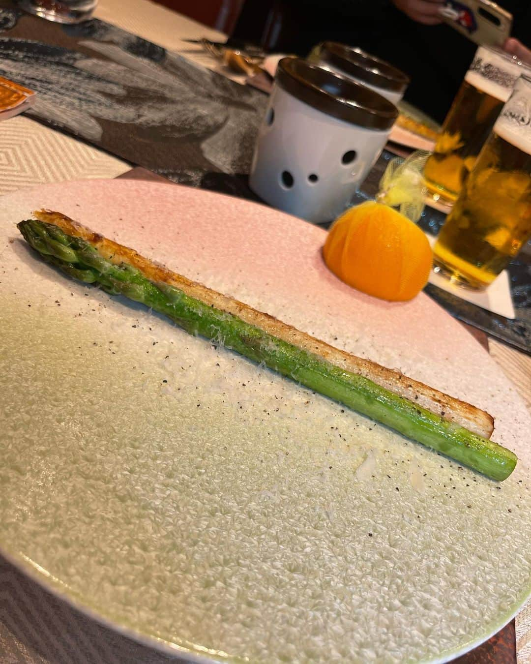 小田茜さんのインスタグラム写真 - (小田茜Instagram)「@trattoria_niwa にて 第一回茜チャンネルの撮影です。  4月中旬スタート予定です。 また告知します☺️  企画…色々考えております。 皆様のご意見もお待ちしております。  こちらの レストランは、野菜が美味しいレストラン。 バーニャカウダとってもおすすめです。 　 ランチでは、ふきのパスタを頂きながらインスタライブもしました。 ご視聴ありがとうございました！ 楽しかったです。 皆様、優しくて🥺 これからも応援宜しくお願い致します。 　　 　　　　　　　　　akane  #小田茜 #女優小田茜 #インスタライブ #youtube #トラットリアニワ #茜チャンネル #わたなべあきらシェフ」3月16日 14時53分 - oda_akane1106