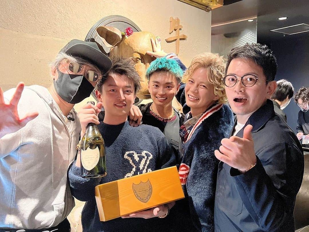 春木開さんのインスタグラム写真 - (春木開Instagram)「最高のメンバーで最高の食事🍖🥩🥂🍾 牛宮城開店㊗️& ラファさん1日店長お疲れ様でした❤️ ⁡ 普段お世話になりまくりなんだから 先輩の顔を立てれる場面は全力で立てるのが後輩の役目💪🔥 ⁡ ⁡ #牛宮城 #ラベイ砲 #お祝い事は全力で #おめでとうございます🎉」3月16日 18時11分 - haruki.kai