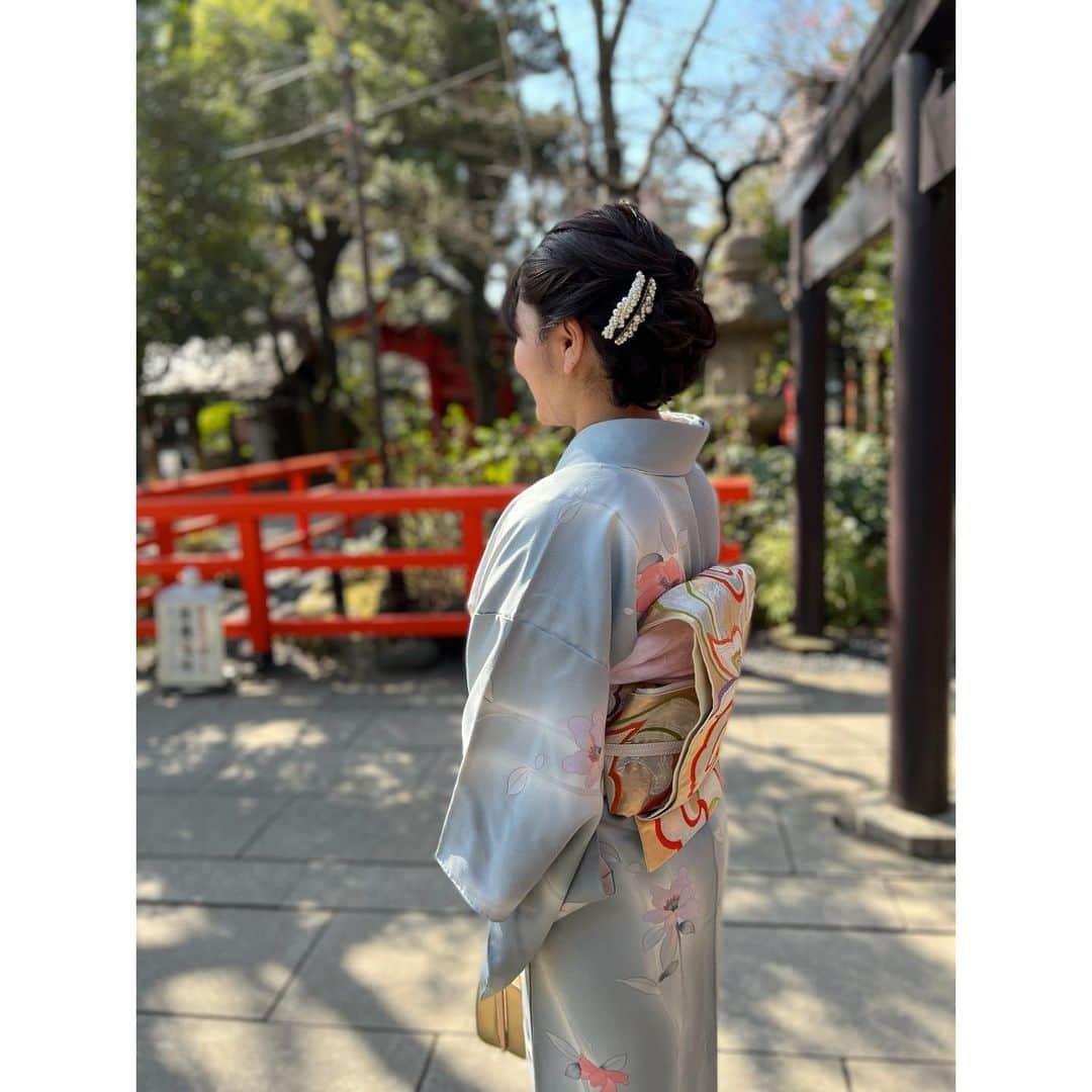 森麻季さんのインスタグラム写真 - (森麻季Instagram)「⛩  12日土曜日にお宮参りをしました  長男の時は洋服だったので今回はどうしても着物を着たいと思っていました 亡き祖母が母に仕立てた着物、一度も袖を通しておらず、でしたが今回私が着せてもらうことに とっても感慨深かったです  そして祈祷中は大泣きだったベビー ありきたりですが、明るく元気に育ってほしい！親はそんなシンプルなことを願うのかもしれません  #お宮参り #お宮参りコーデ  #着物 #生後1ヶ月 #3歳 #2人育児 #子育て #育児 #赤ちゃんのいる生活」3月16日 21時17分 - maki.mori_m