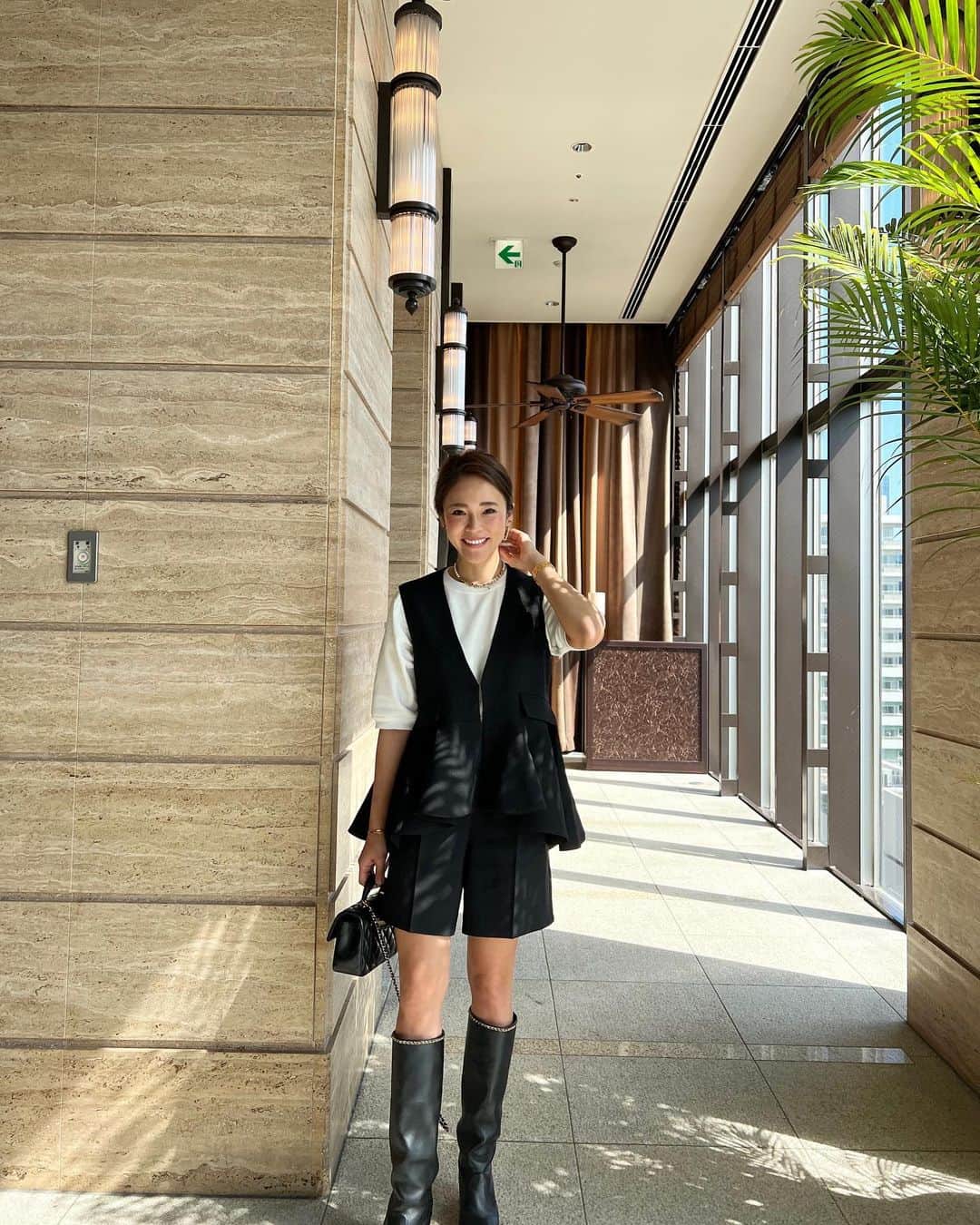 Risako Yamamotoさんのインスタグラム写真 - (Risako YamamotoInstagram)「久しぶりにオリエンタルでlunch🍽 @pds_cuisine   大好きなchinese chicken salad、バスクチーズケーキはやっぱり絶品💘  ショートパンツの季節が到来して、本当に嬉しい(◜◡◝ ) 冬もショートパンツですが笑  #ootd #fashion #coordinate #outfit #rosymonster #chanel #auralee」3月16日 23時04分 - risako_yamamoto