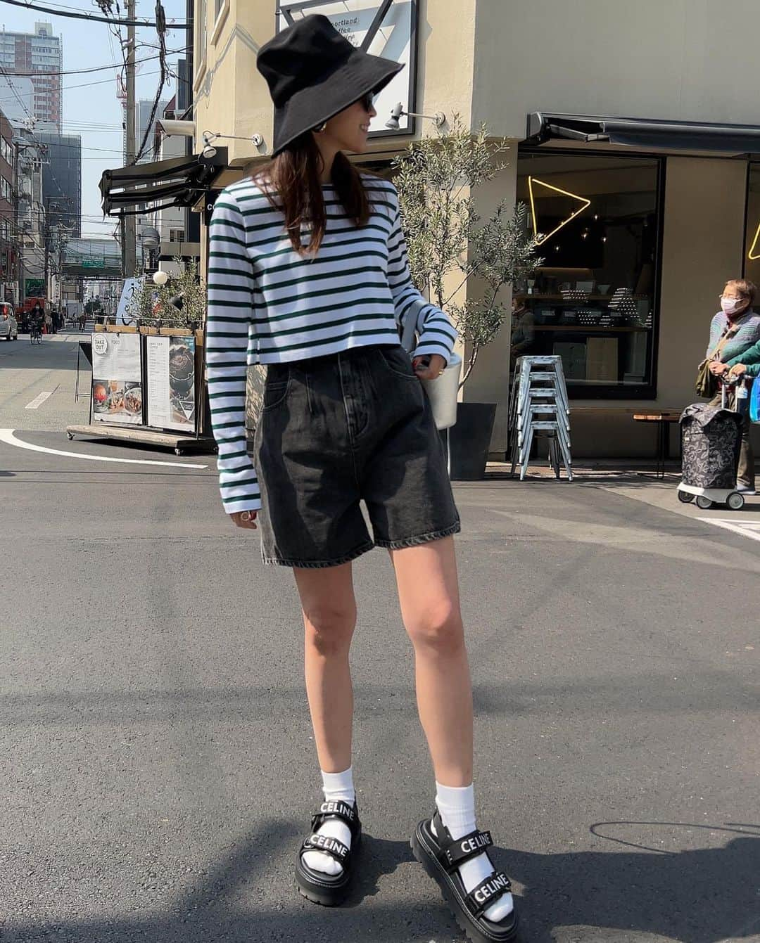 田中彩子さんのインスタグラム写真 - (田中彩子Instagram)「. Casual day💚🖤  tops... @gypsohila.jpn  pants,shoes...#celine  hat...#gypsohila bag... @ayako_bag . .」3月17日 7時09分 - ayako_tanaka_