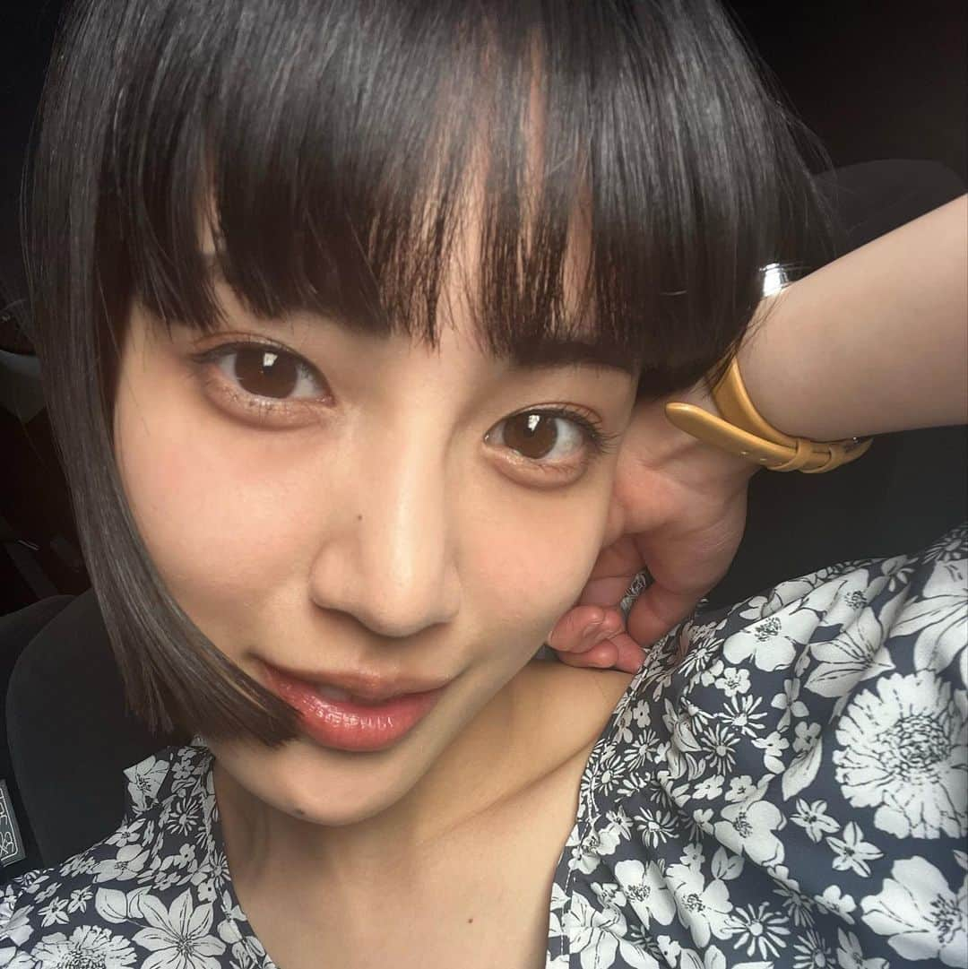 藤井夏恋さんのインスタグラム写真 - (藤井夏恋Instagram)「自分の殻を破けた最高にHAPPYな現場でした。本当に沢山笑ったー！！ ありがとうございました！ "ハラちゃん"役を演じさせていただけて私自身も強くなれた気がする。 この作品が沢山の人に届きますようにー🌹 #チャンネル登録お願いします #ユーチューバーに娘はやらん #オールアップ #まだまだ配信お楽しみください」3月17日 21時31分 - fujiikaren_official