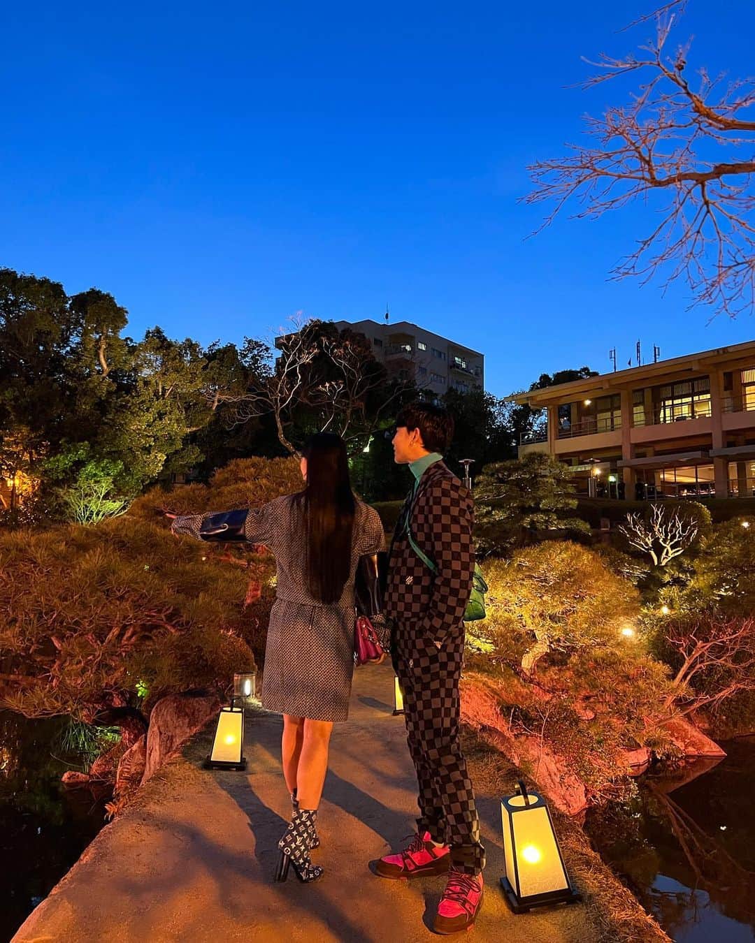 ミチさんのインスタグラム写真 - (ミチInstagram)「@louisvuitton と共に過ごすとても素敵な１日でした 夕方は神戸の相楽園の庭園でのんびりと🌸 ロマンチックなお時間に思わずうっとりしてしまいました☁️  #lvkobe  #louisvuitton」3月17日 23時28分 - mi0306chi