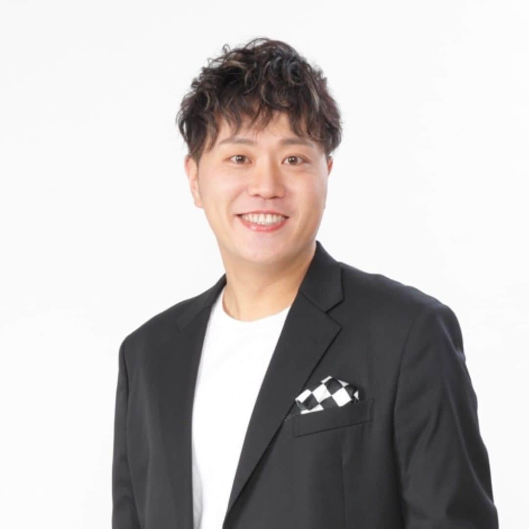 エハラマサヒロさんのインスタグラム写真 - (エハラマサヒロInstagram)「お母さんから無茶苦茶不評で会うたびに変えてくれといつも言われてたんで宣材写真を変えました。  親孝行変更です。  #25歳と16歳の僕も入れときます #昔の方が老けとるがな #25歳ただの地獄のミサワやないか #16歳は森三中大島さんの学生時代とほぼ一致 #ピッコロと神様の関係 #何故ここから遠藤要の方向に進んだのか不思議 #なんやこれベンジャミンバトンか！ #よう見たら今回の宣材写真も若返ってるように見えてお母さんみたいやないか」3月18日 10時00分 - eharamasahiro