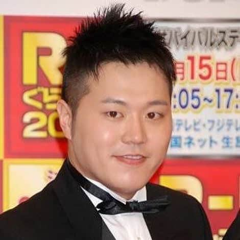 エハラマサヒロさんのインスタグラム写真 - (エハラマサヒロInstagram)「お母さんから無茶苦茶不評で会うたびに変えてくれといつも言われてたんで宣材写真を変えました。  親孝行変更です。  #25歳と16歳の僕も入れときます #昔の方が老けとるがな #25歳ただの地獄のミサワやないか #16歳は森三中大島さんの学生時代とほぼ一致 #ピッコロと神様の関係 #何故ここから遠藤要の方向に進んだのか不思議 #なんやこれベンジャミンバトンか！ #よう見たら今回の宣材写真も若返ってるように見えてお母さんみたいやないか」3月18日 10時00分 - eharamasahiro