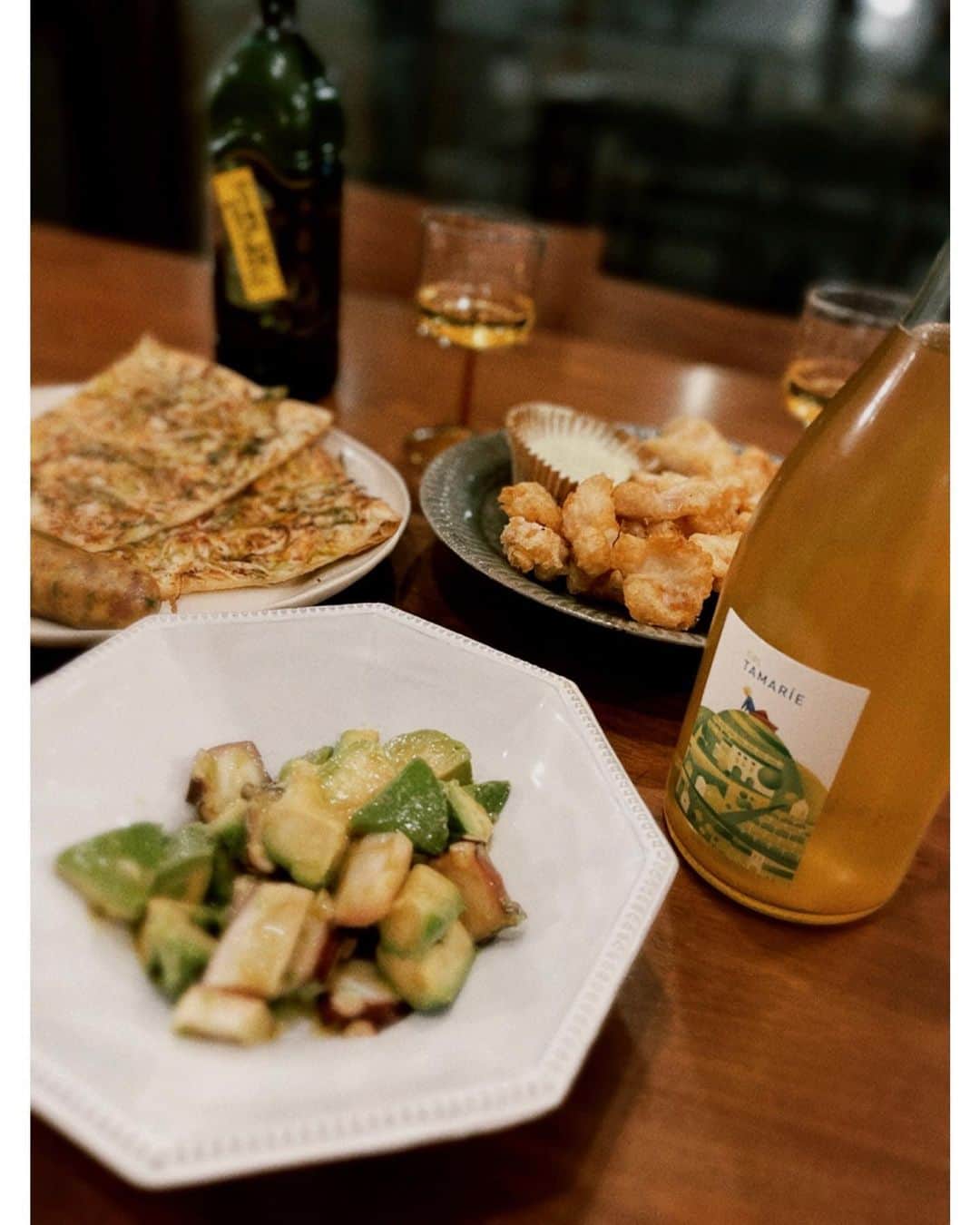 佐々木希さんのインスタグラム写真 - (佐々木希Instagram)「#アヒルストア テイクアウトで子供も大人も美味しく頂きました☺︎ 2枚目は食べ物が足りなくて、適当に作ったすき焼き的なもの。  #ナチュラルワイン」3月18日 12時01分 - nozomisasaki_official