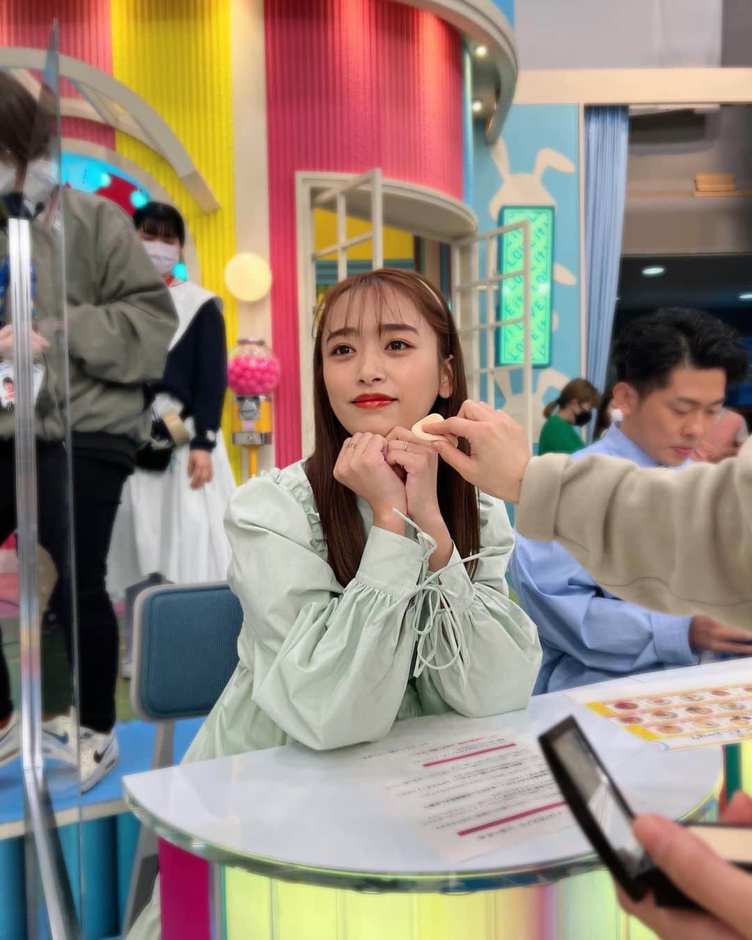 近藤千尋さんのインスタグラム写真 - (近藤千尋Instagram)「ラヴィット生放送 ありがとうございました😍💕  久々夫婦ショット📸 朝からひーぼぉくんのカラオケ聞いたり くっきーさんの弾き語り聞いたり たけるんのバンド時代見れたり みんなでゲームしたり。笑 今週も、面白かったなぁ😍 #尾崎豆　さん懐かしかったでしょぉ🧏🏻‍♀️  来週も、ミテネ🐰✨✨✨  ウェア @jandmdavidson  ヘッドアクセ  @alexandredeparis_japan  アクセサリー @e.m.portrait  シューズ @solsanashoes」3月18日 15時22分 - chipichan.1215