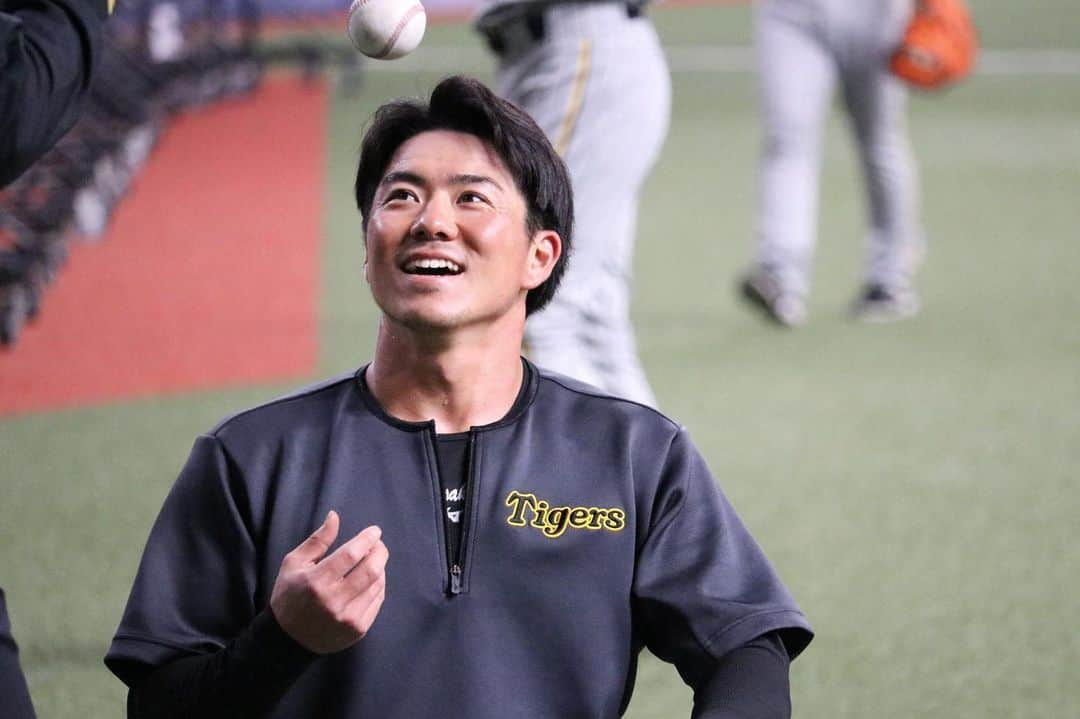 阪神タイガースさんのインスタグラム写真 - (阪神タイガースInstagram)「今日からオリックスとの3連戦！試合前練習の様子です！  #中野拓夢 選手 #前川右京 選手 #メルロハスジュニア 選手 #長坂拳弥 選手 #江越大賀 選手 #オープン戦 #阪神タイガース #イチにカケル！」3月18日 17時14分 - hanshintigers_official