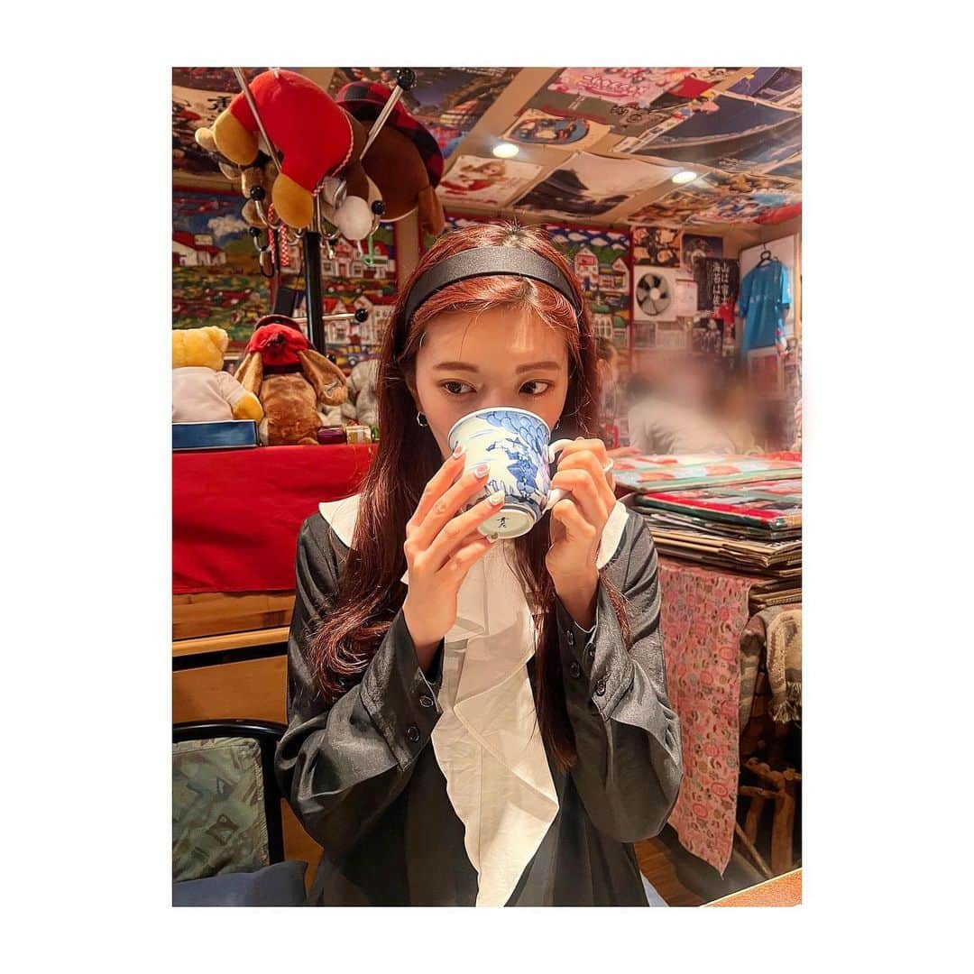 三谷紬さんのインスタグラム写真 - (三谷紬Instagram)「* ☕️純喫茶巡りPart7❤︎ とんでもない卵サンド🥚🫶🏻 コーヒーはブレンドをチョイスしました。 ここはこのサンドイッチが有名で 食べきれない場合は持ち帰りができます。 2度美味しいってやつですね😂 マスターが明るく面白い方で 元気をもらえました☺︎ . この日はいつもとイメージを変えて 前髪を上げてみました🫣 * #純喫茶#純喫茶巡り#喫茶店#cafe#coofee#ブレンドコーヒー#サンドイッチ#sandwich#卵サンド#たまごサンド#タマゴサンド#たっぷり#マヨネーズ#デカ盛り#アメリカン#銀座#純喫茶コレクション#カチューシャ#テレビ朝日#アナウンサー#三谷紬」3月18日 21時31分 - mitani_tsumugi