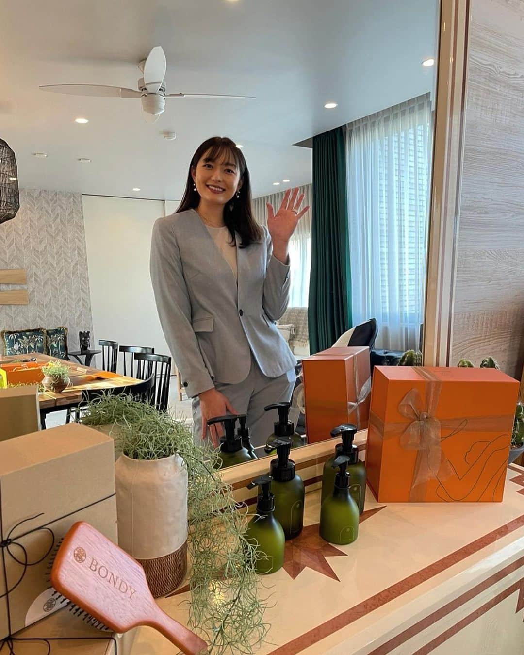 結子さんのインスタグラム写真 - (結子Instagram)「最初の二日間、沢山の方にBONDY初POPUPに来てもらって、手にとってもらい、ご購入もしていただきとても嬉しいです💕 明日私が立つ日は最終日で， 15〜17：30頃までおります🕊🌿 ありがとうございます💕 来られる際はぜひご一報下さい！ Thanks for coming to Bondy first pop up store🌸 . @socialhousebine  #bondy#親子スキンケア#出産祝い」3月18日 21時34分 - yuiko_yyy