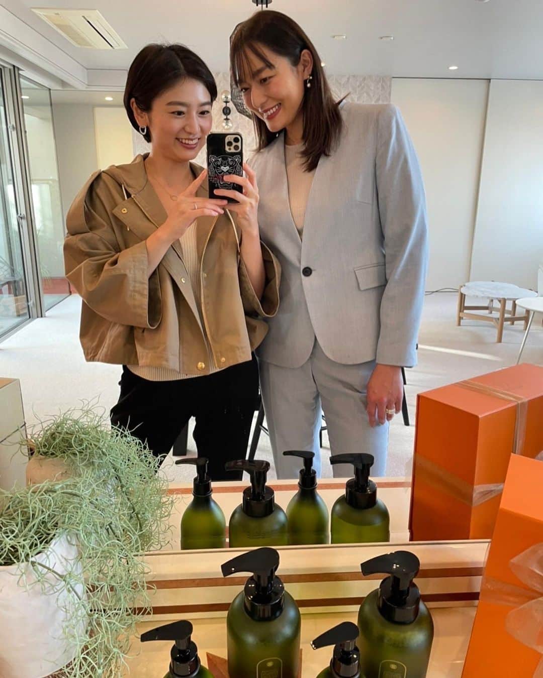 結子さんのインスタグラム写真 - (結子Instagram)「最初の二日間、沢山の方にBONDY初POPUPに来てもらって、手にとってもらい、ご購入もしていただきとても嬉しいです💕 明日私が立つ日は最終日で， 15〜17：30頃までおります🕊🌿 ありがとうございます💕 来られる際はぜひご一報下さい！ Thanks for coming to Bondy first pop up store🌸 . @socialhousebine  #bondy#親子スキンケア#出産祝い」3月18日 21時34分 - yuiko_yyy