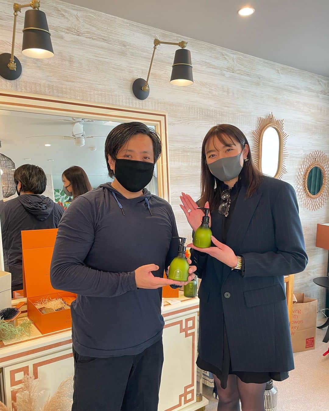 結子さんのインスタグラム写真 - (結子Instagram)「最初の二日間、沢山の方にBONDY初POPUPに来てもらって、手にとってもらい、ご購入もしていただきとても嬉しいです💕 明日私が立つ日は最終日で， 15〜17：30頃までおります🕊🌿 ありがとうございます💕 来られる際はぜひご一報下さい！ Thanks for coming to Bondy first pop up store🌸 . @socialhousebine  #bondy#親子スキンケア#出産祝い」3月18日 21時34分 - yuiko_yyy