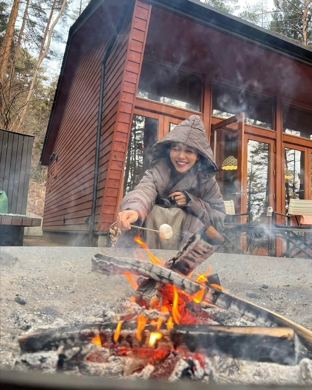 NittaSachikaさんのインスタグラム写真 - (NittaSachikaInstagram)「冬にしておきたかったことの一つ、焚き火でマシュマロ焼けた🐑🐏」3月18日 22時53分 - chacch1
