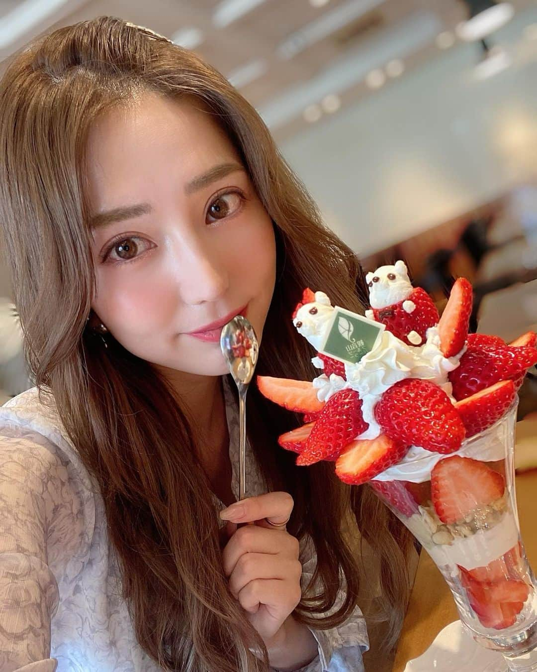 堀尾実咲さんのインスタグラム写真 - (堀尾実咲Instagram)「かわいいパフェ食べてきたよ🧸🍓  @kannonyama.omotesando   #観音山フルーツパーラー #パフェ #パフェ巡り #パフェ活 #パフェ部 #フルーツパーラー #表参道カフェ #dazzlin #ダズリン」3月19日 18時03分 - misaki.horio