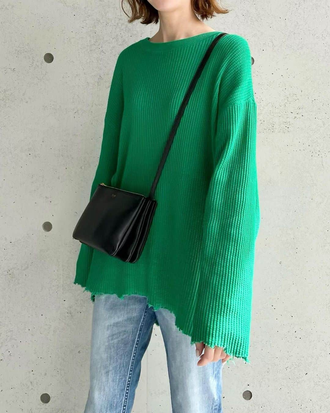 はれこさんのインスタグラム写真 - (はれこInstagram)「私服🍏 お昼だけ春だった〜 暖かかった〜  昨日のストーリーズに載せたJOURNAL STANDARD relumeのブログ、 見て頂けて嬉しいです🐣🤍 SLOBE IENAとはまた違った着こなし。 新たな提案として、 お気に入りが見つかれば良いなと思います☺️ (ハイライトに入れてますのでぜひご覧ください♡)  記念？に初めてrelumeでトップスを買いました🥰🤍  -  tops @js_relume  ダメージワッフルプルオーバー no.22070462721010  denim @yanuk_official  去年買ったIENA別注💙  glasses @bj_classic_collection   bag @celine   shoes @repetto_japan  @repettoparis   -  #journalstandardrelume  #ジャーナルスタンダードレリューム #baycrews #ベイクルーズ #2022ss #はれこ私服まとめ」3月19日 18時08分 - 1xxxhr