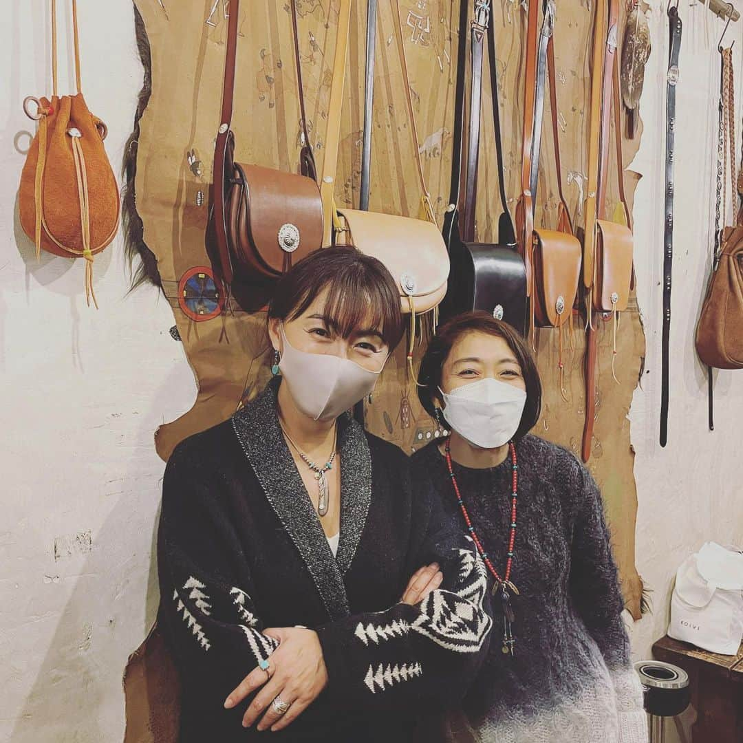 田中律子さんのインスタグラム写真 - (田中律子Instagram)「大好きなgoro's🪶 今回は新しいフェザーを購入しました💛  mitoさん @rissmy  いつもありがとー🙌らぶ💛  #goro's #goros  #silver  #私のお守り #高校生から好きな場所  #ゴローさん  #いつもありがとう」3月19日 19時38分 - ri2kotanaka