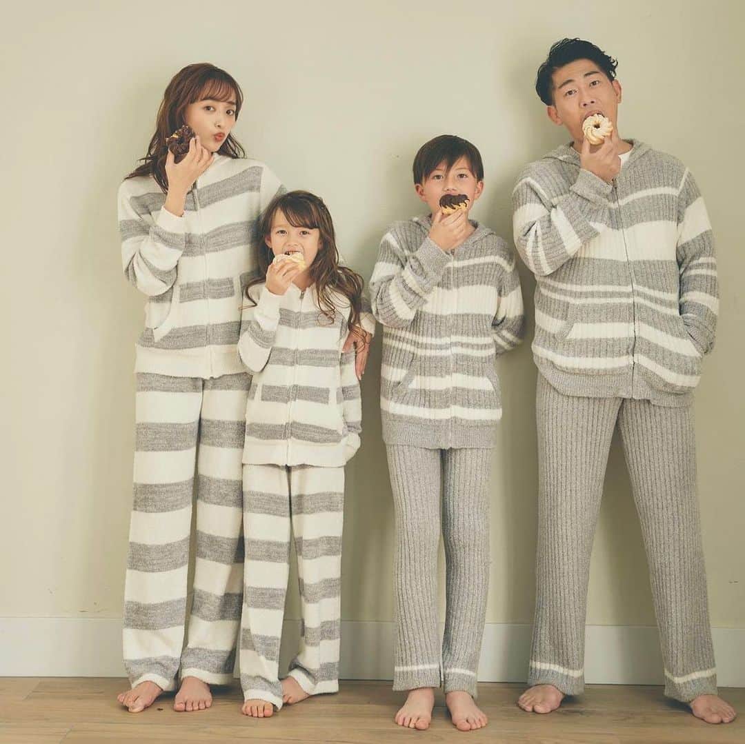 星來さんのインスタグラム写真 - (星來Instagram)「太田近藤夫婦。 家族ペアルック憧れる。。 #近藤千尋 #親子 #家族 #ペアルック #憧れ #いいね返し #インスタ映え #instagood #instalike #f4f #l4l #likeforlikes #likeforfollow #いいねした人全員フォローする #お洒落さんと繋がりたい #美男美女と繋がりたい」3月19日 19時52分 - sxensen